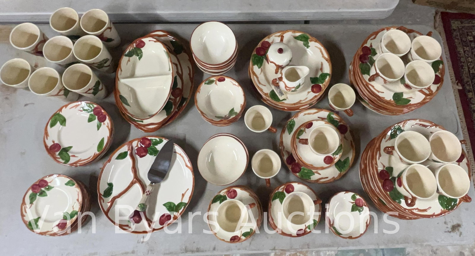 Franciscan Apple pattern dinner service, large group, INV. 2127 (1 of 7)