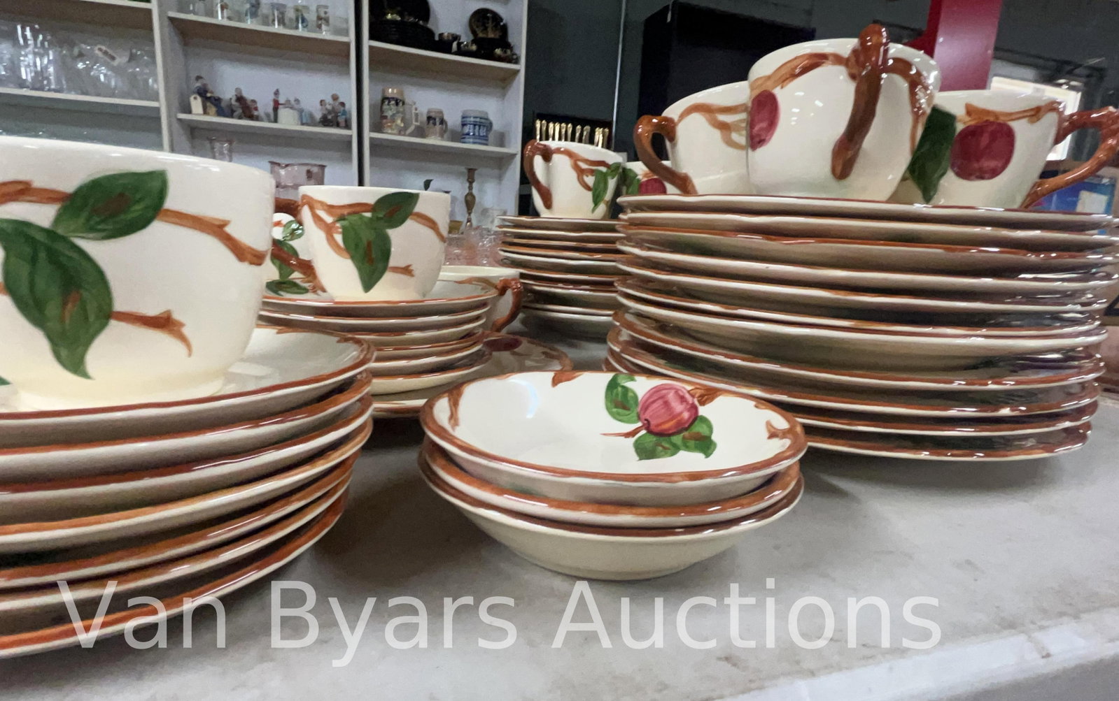 Franciscan Apple pattern dinner service, large group, INV. 2127 - 2
