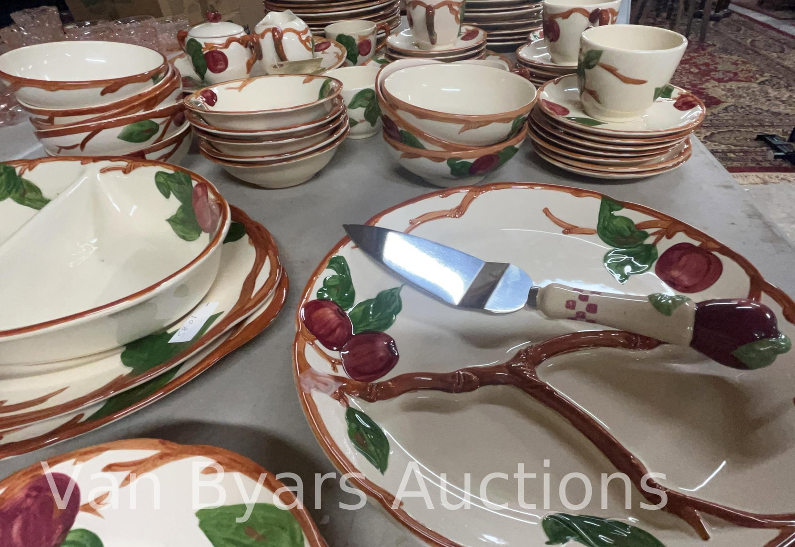 Franciscan Apple pattern dinner service, large group, INV. 2127 - 4