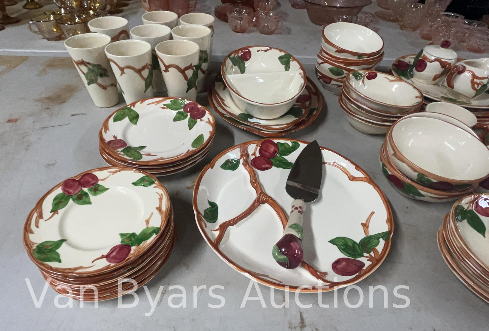 Franciscan Apple pattern dinner service, large group, INV. 2127 - 5