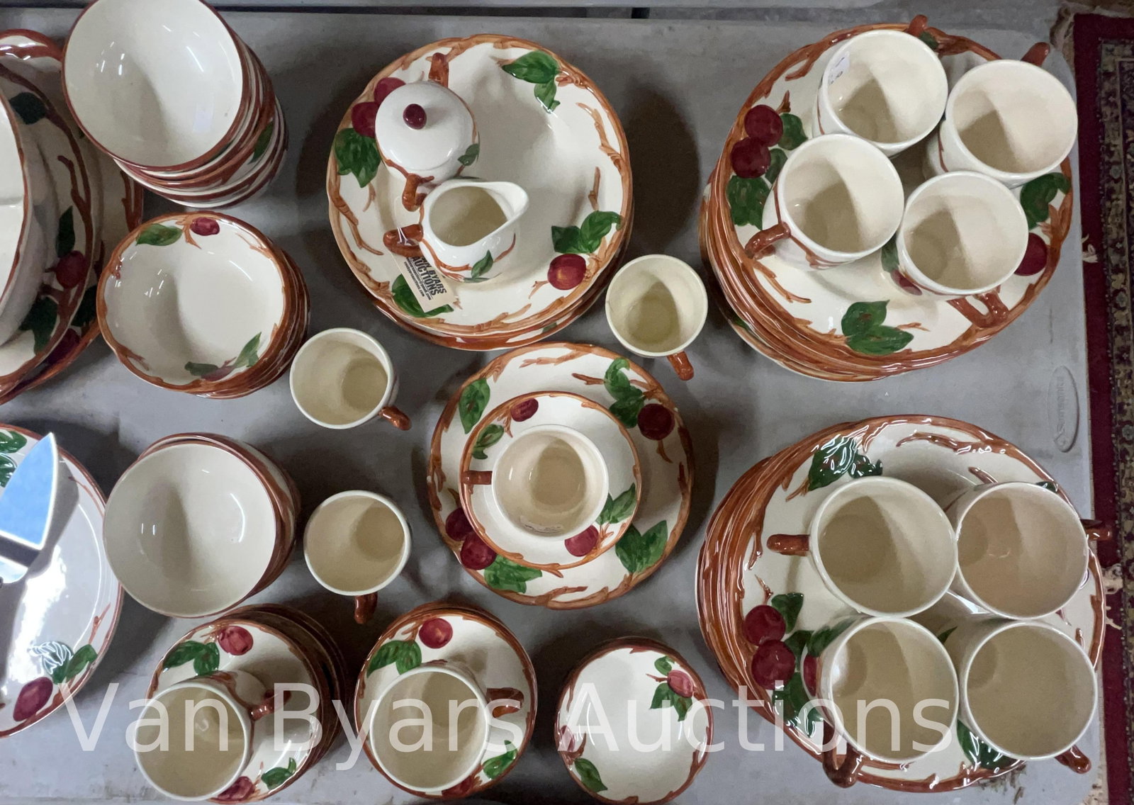 Franciscan Apple pattern dinner service, large group, INV. 2127 - 6