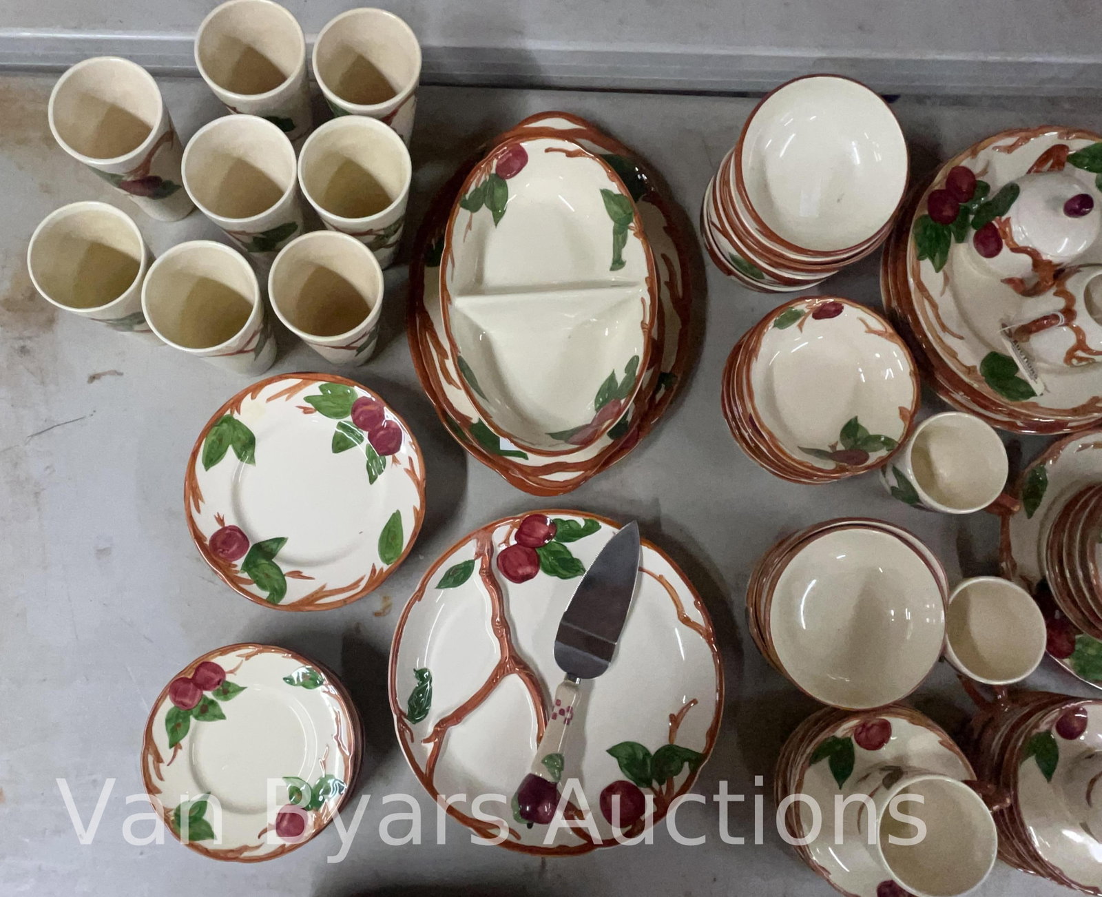 Franciscan Apple pattern dinner service, large group, INV. 2127 - 7
