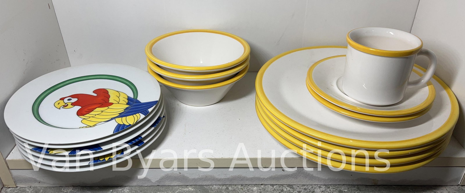 Assorted Dishes incl. Fitz and Floyd, INV. 2041: Approx. dia. of Parrot-in-Ring Fitz and Floyd plate 7.5".
