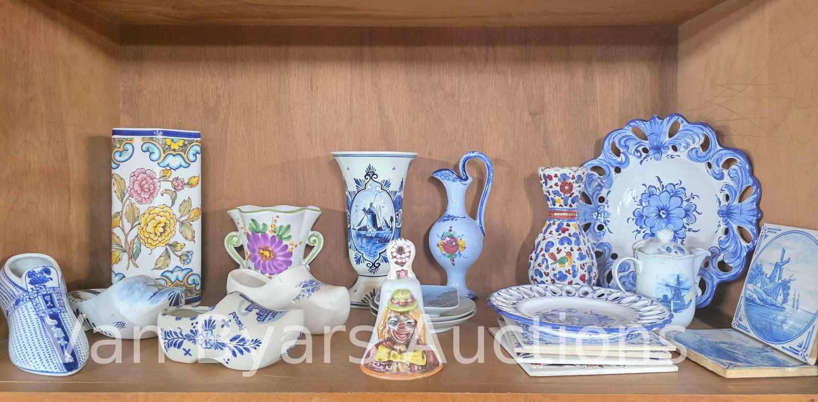Delft, Capodimonte, and more assorted items, INV. 2334 (1 of 5)