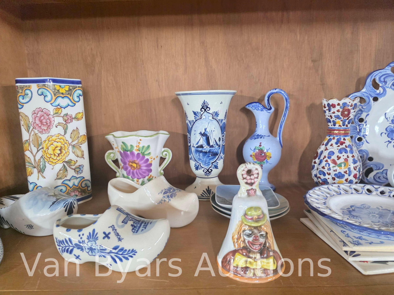 Delft, Capodimonte, and more assorted items, INV. 2334 - 3