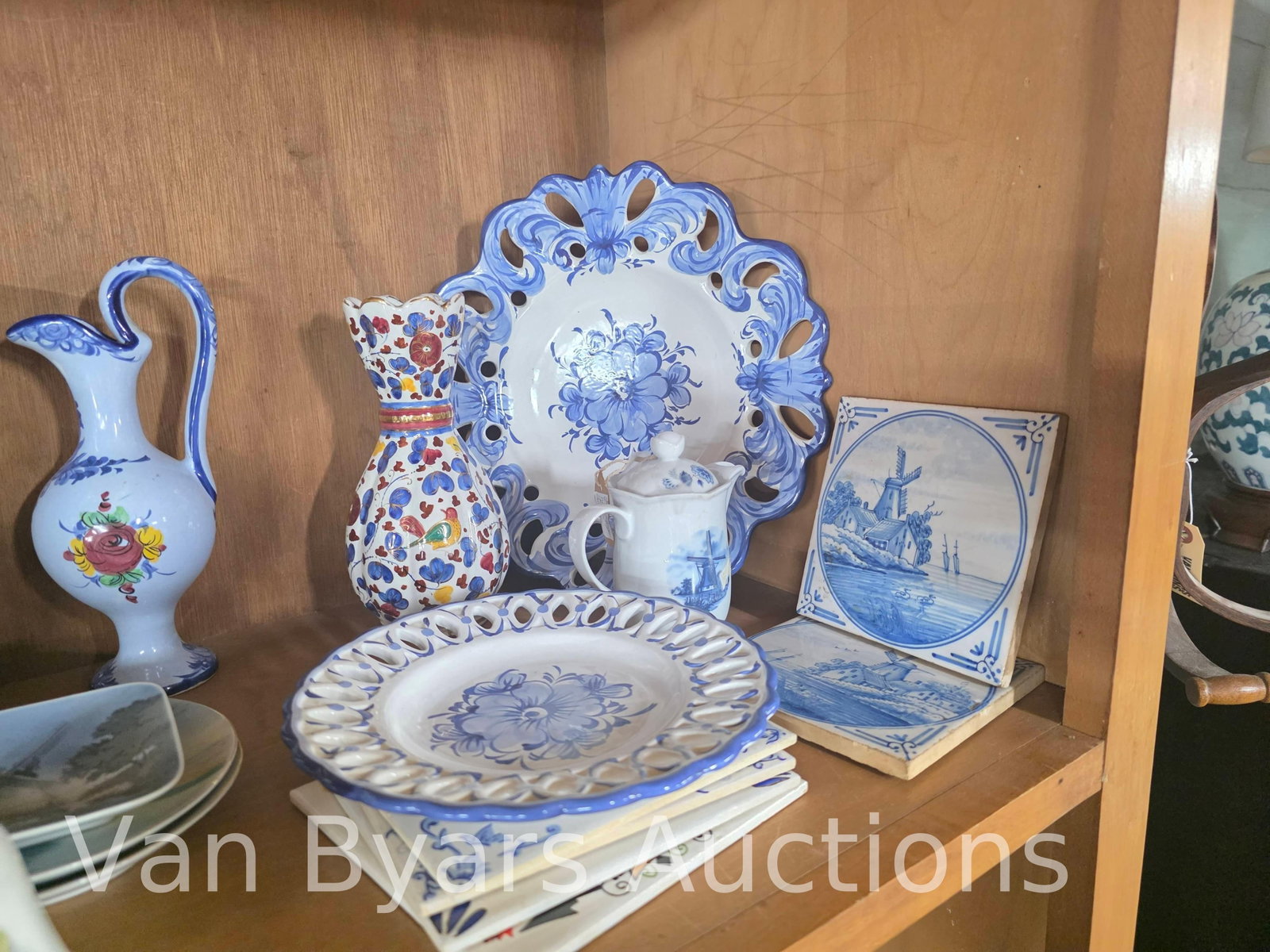 Delft, Capodimonte, and more assorted items, INV. 2334 - 4