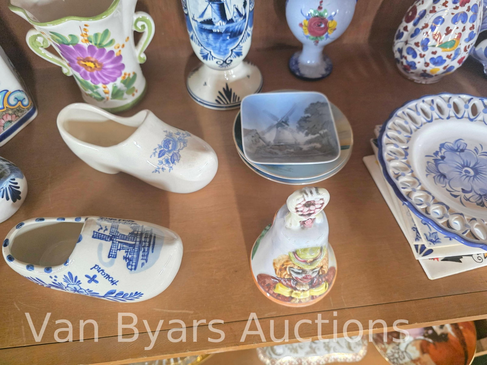 Delft, Capodimonte, and more assorted items, INV. 2334 - 5