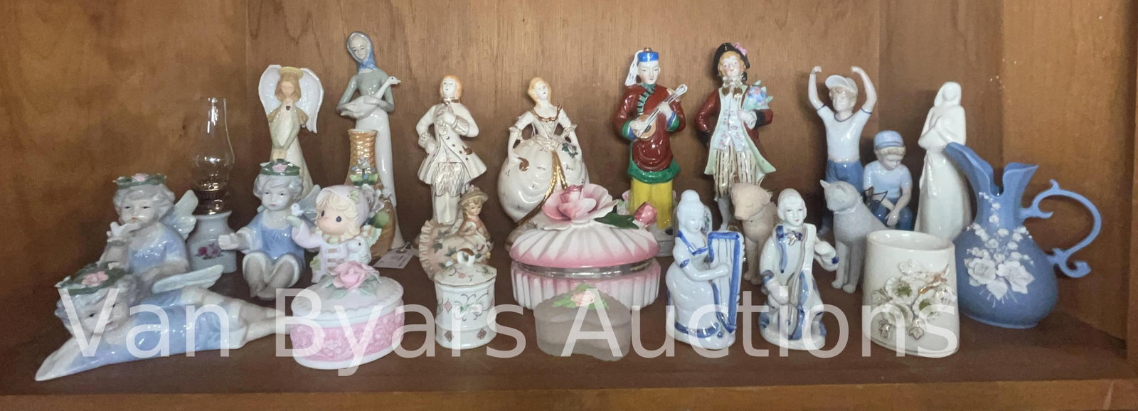 Assorted Figurines, INV. 2095 (1 of 1)