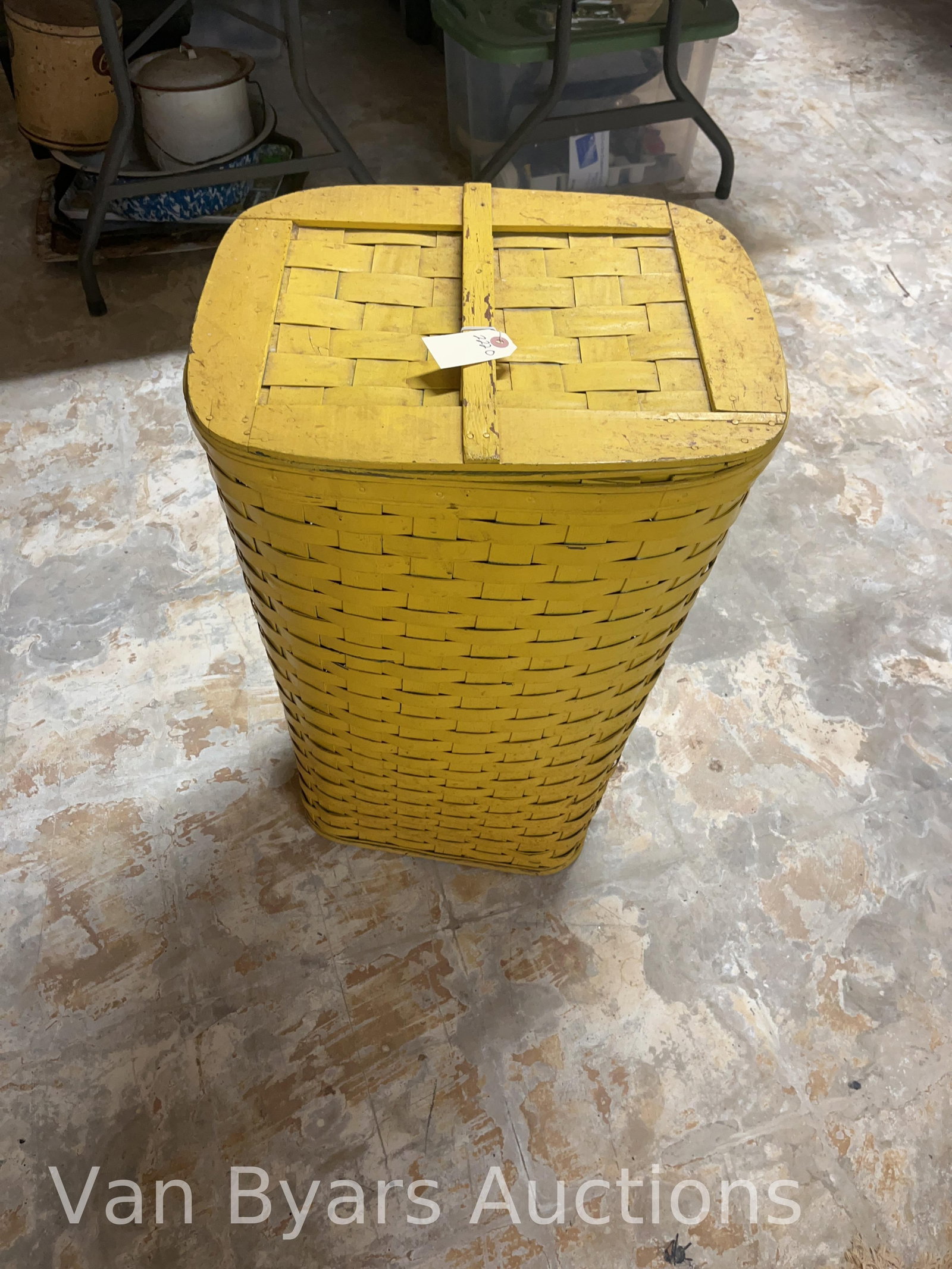 Vintage Hamper, INV. 2220: Vintage Hamper, INV. 2220