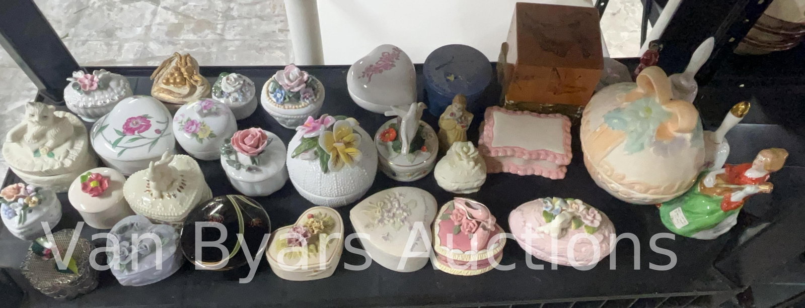 Assortment of small boxes and more, INV. 2125: Assortment of small boxes and more, INV. 2125