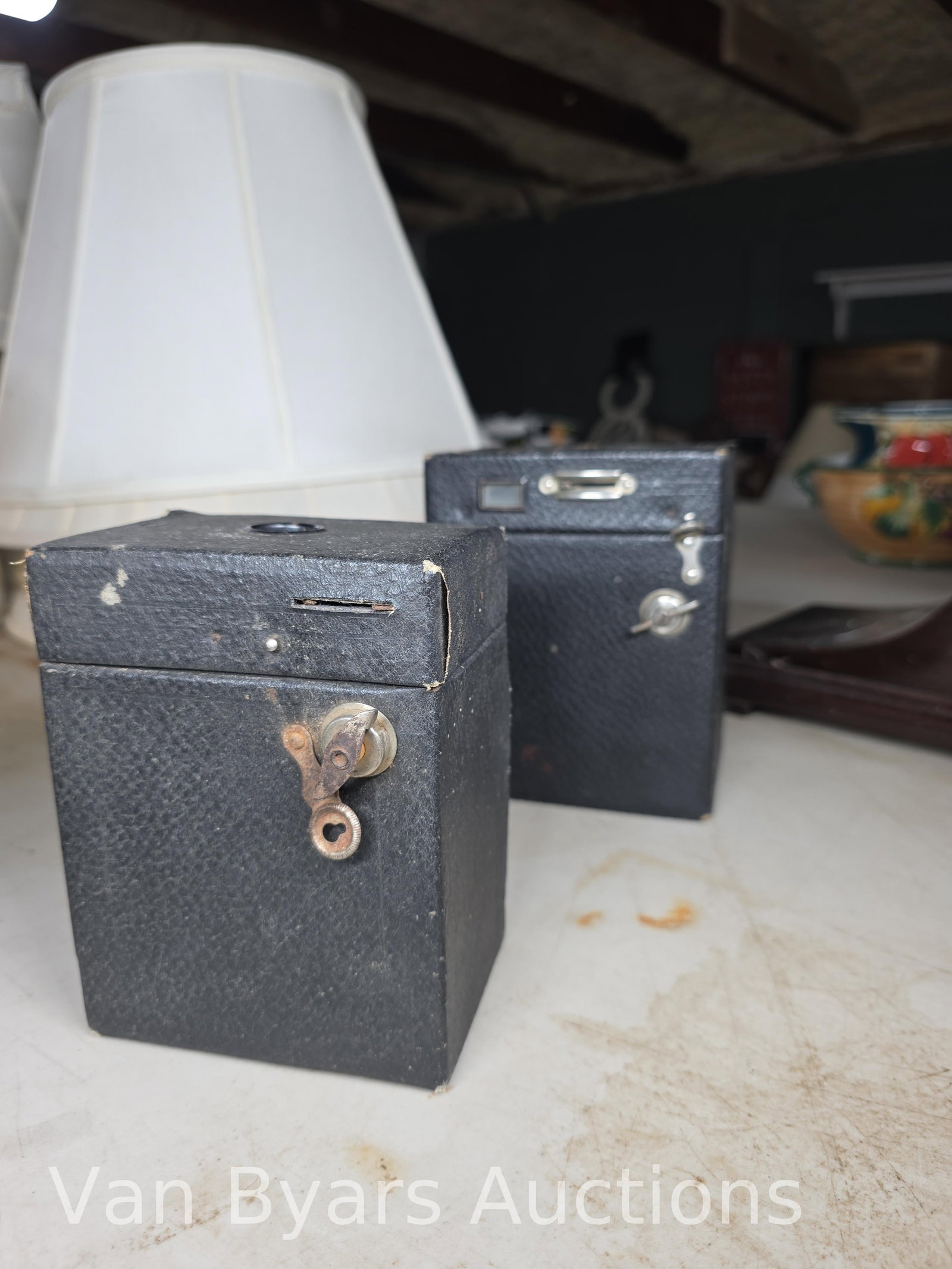 Antique and Vintage Clocks and Cameras, INV. 2324 - 2