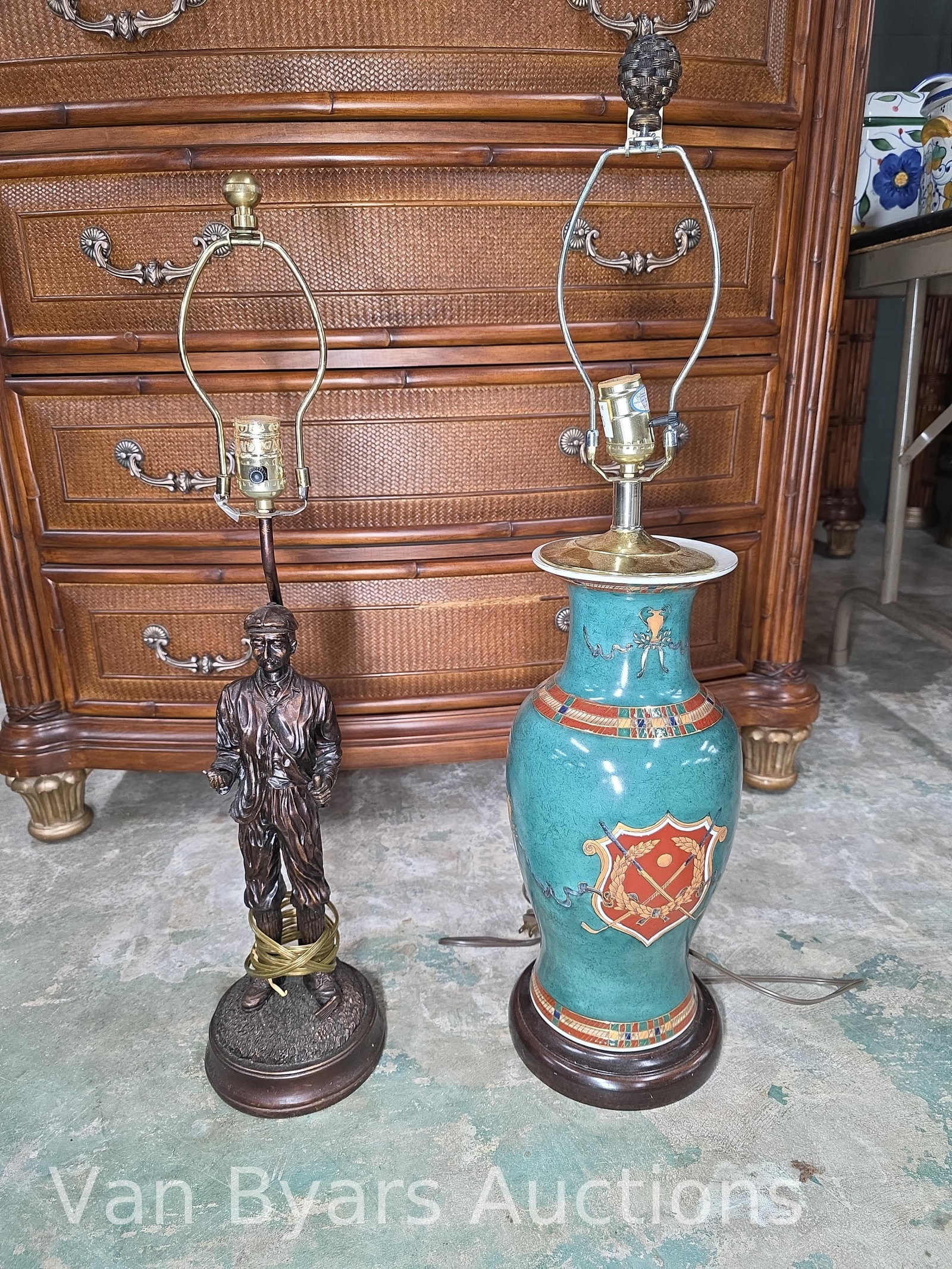 2 golf themed lamps, INV. 2329: 2 golf themed lamps, INV. 2329