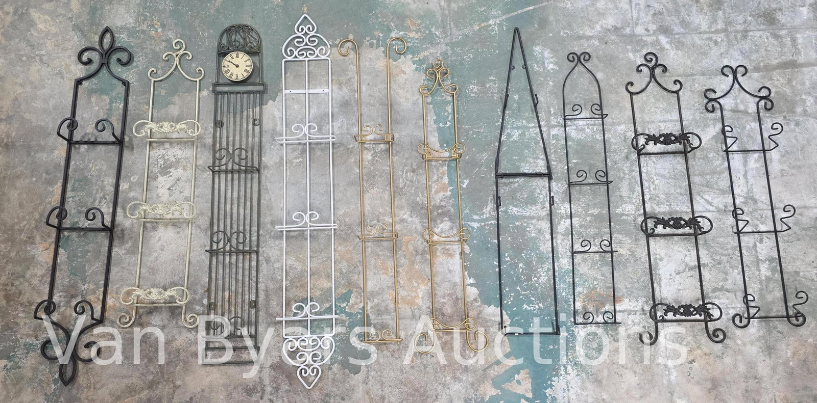 Hanging Plate Racks, INV. 4002: 10 pieces. Approx. all together 48 x 30 x 10 inches