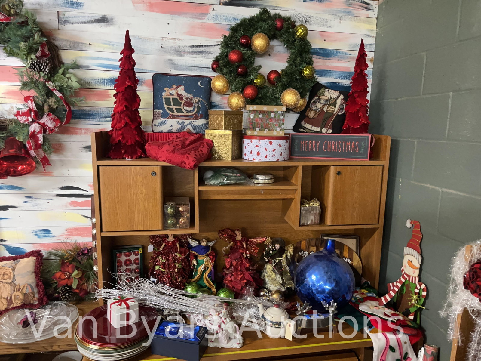 Large Assortment of Christmas Decorations, INV. 4040 - 8