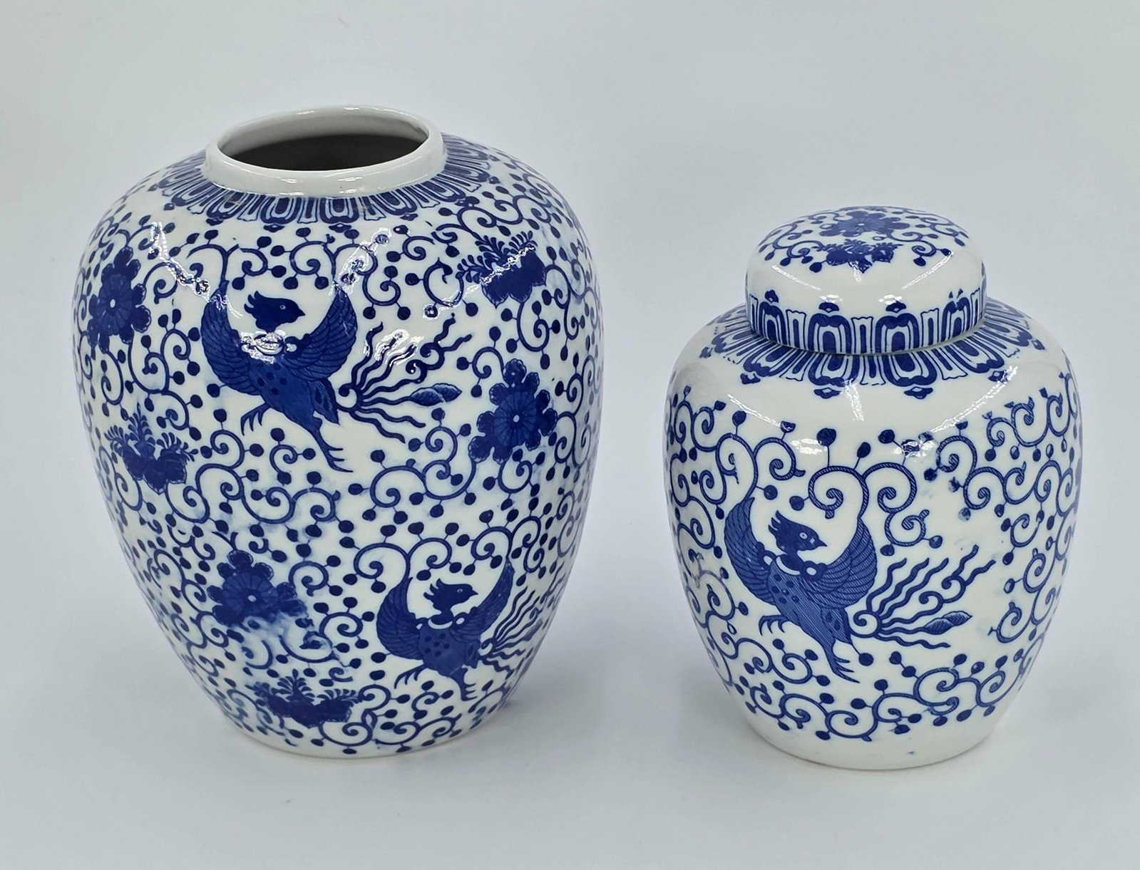 Japanese Porcelain Ginger Jars with Phoenix Bird or Flying Turkey pattern, INV. 1072 (1 of 5)