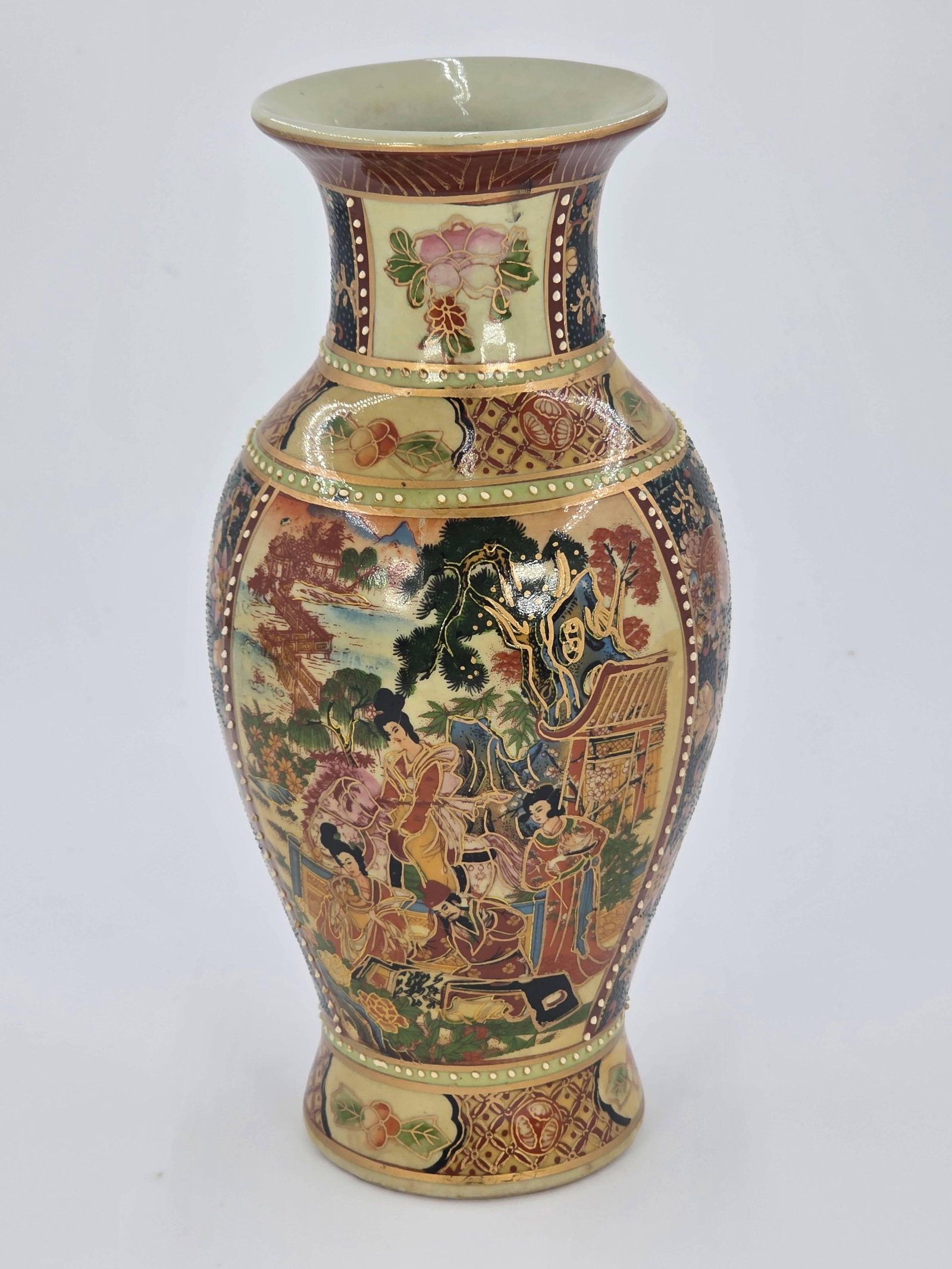 Japanese Satsuma Vase, INV. 1078 (1 of 5)