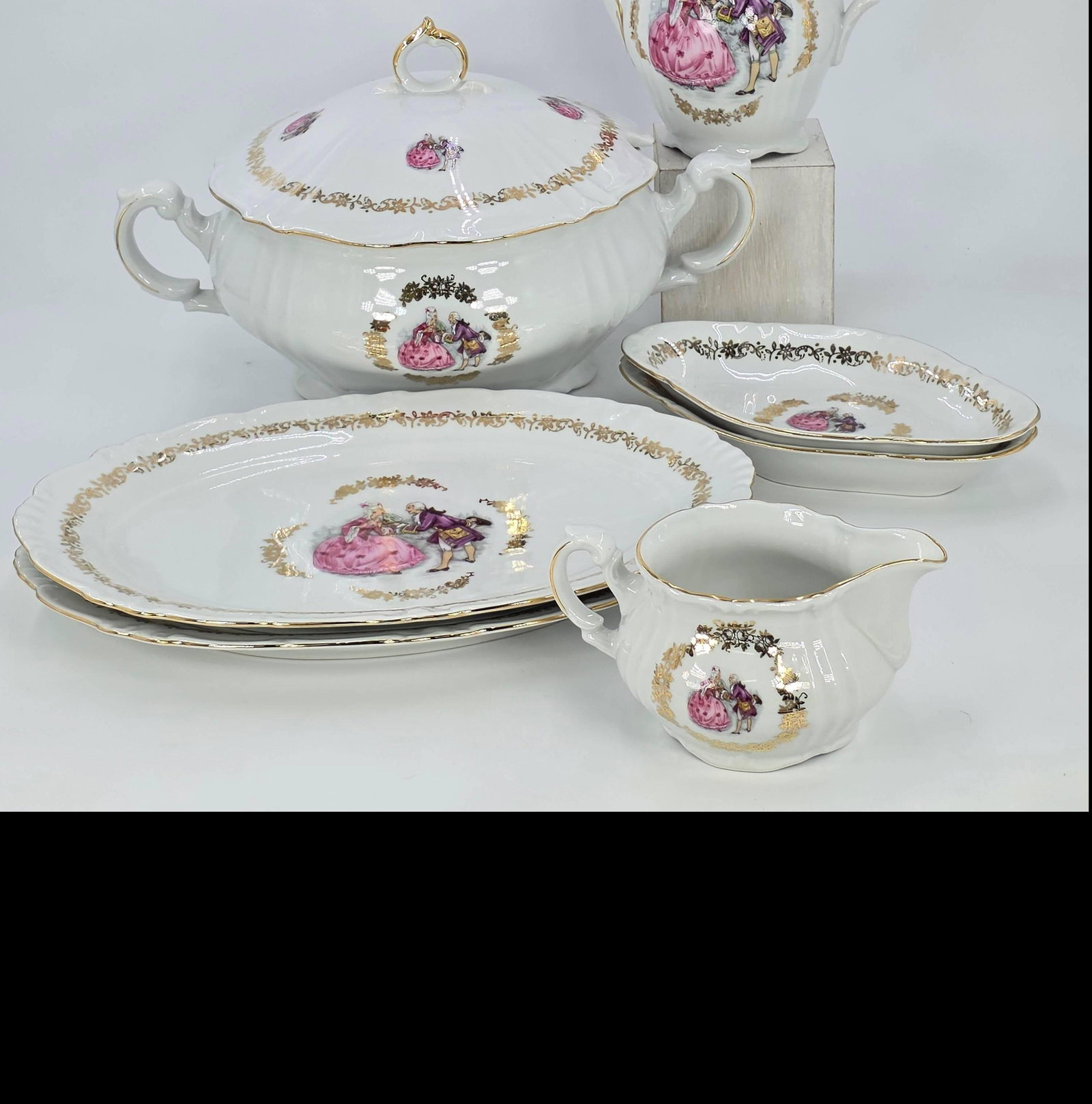 Winterling Schwarzenbach Fragonard Style Servingware Set, INV. 1121: Includes 12 large bowls, 12 large plates, 12 smaller plates, 12 saucers, 11 cups, 2 platters, 2 oval serving bowls, 1 lidded tureen, 1 tea or coffee pot, 2 creamers, 1large serving bowl, 1 bread plate