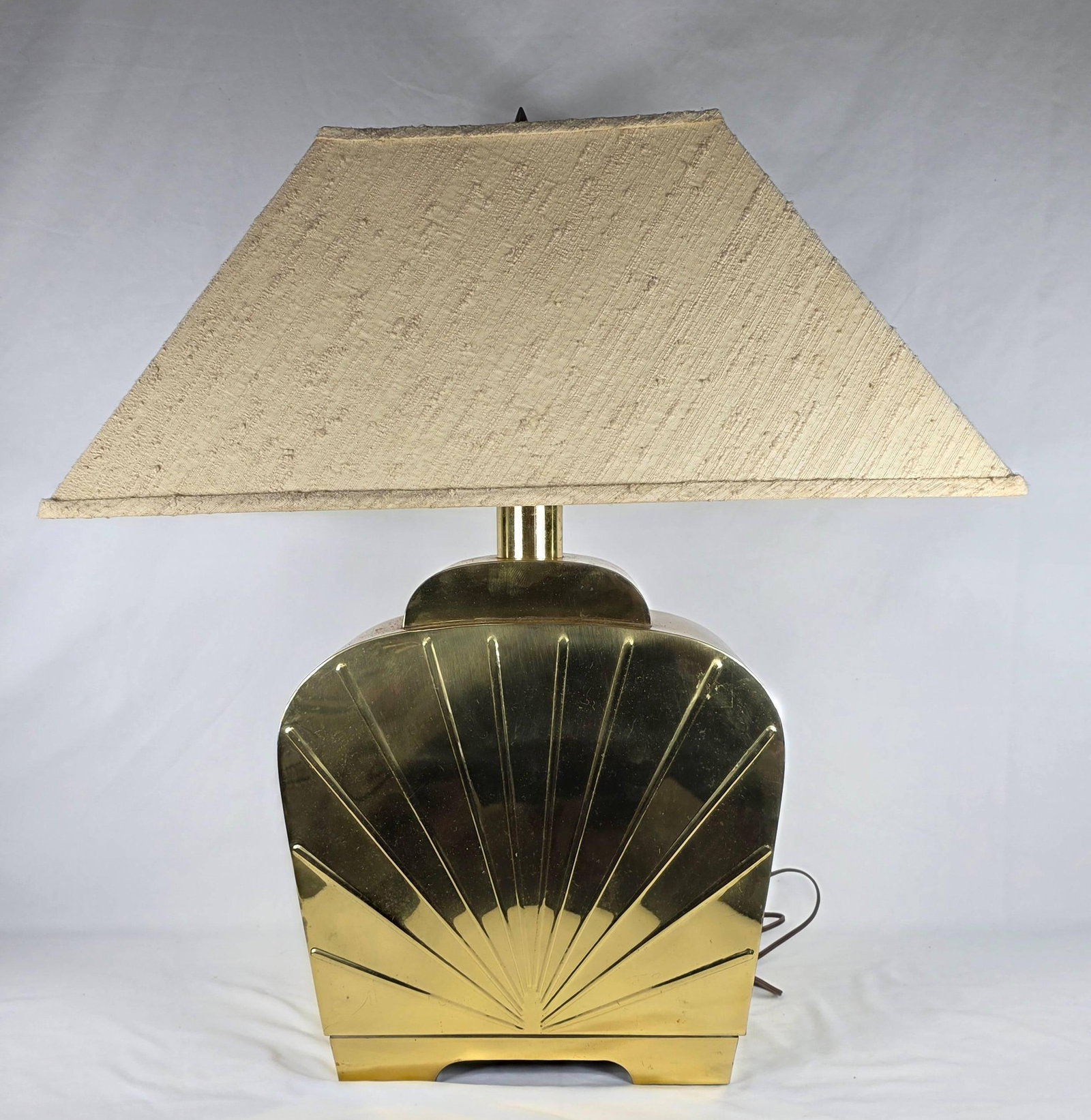 1970s Chapman Brass Table Lamp, Vintage, INV. 1157: Approx. height 28 1/2" to top of finial.