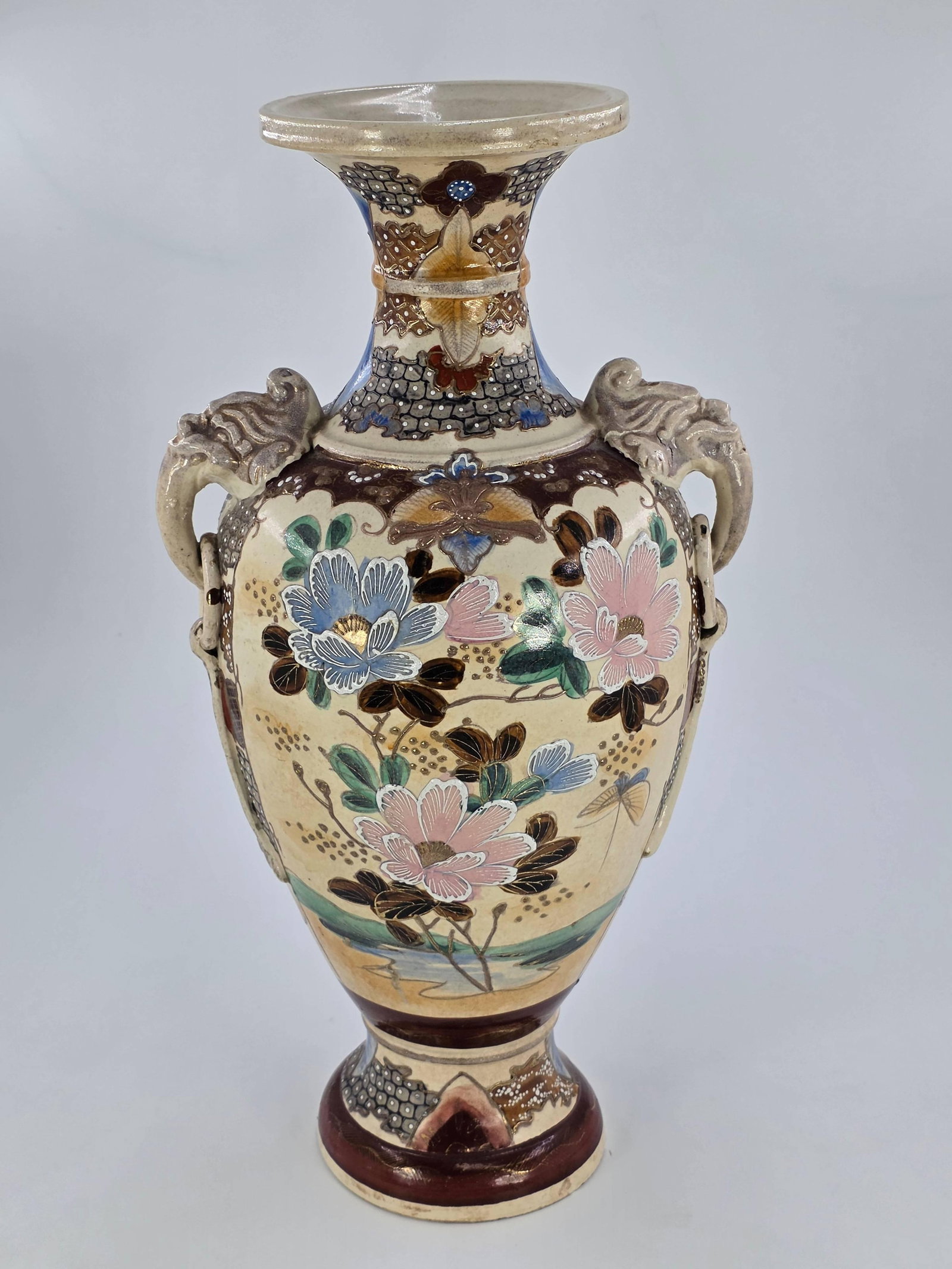 Japanese Satsuma Vase with Moriage, INV. 1058 (1 of 5)