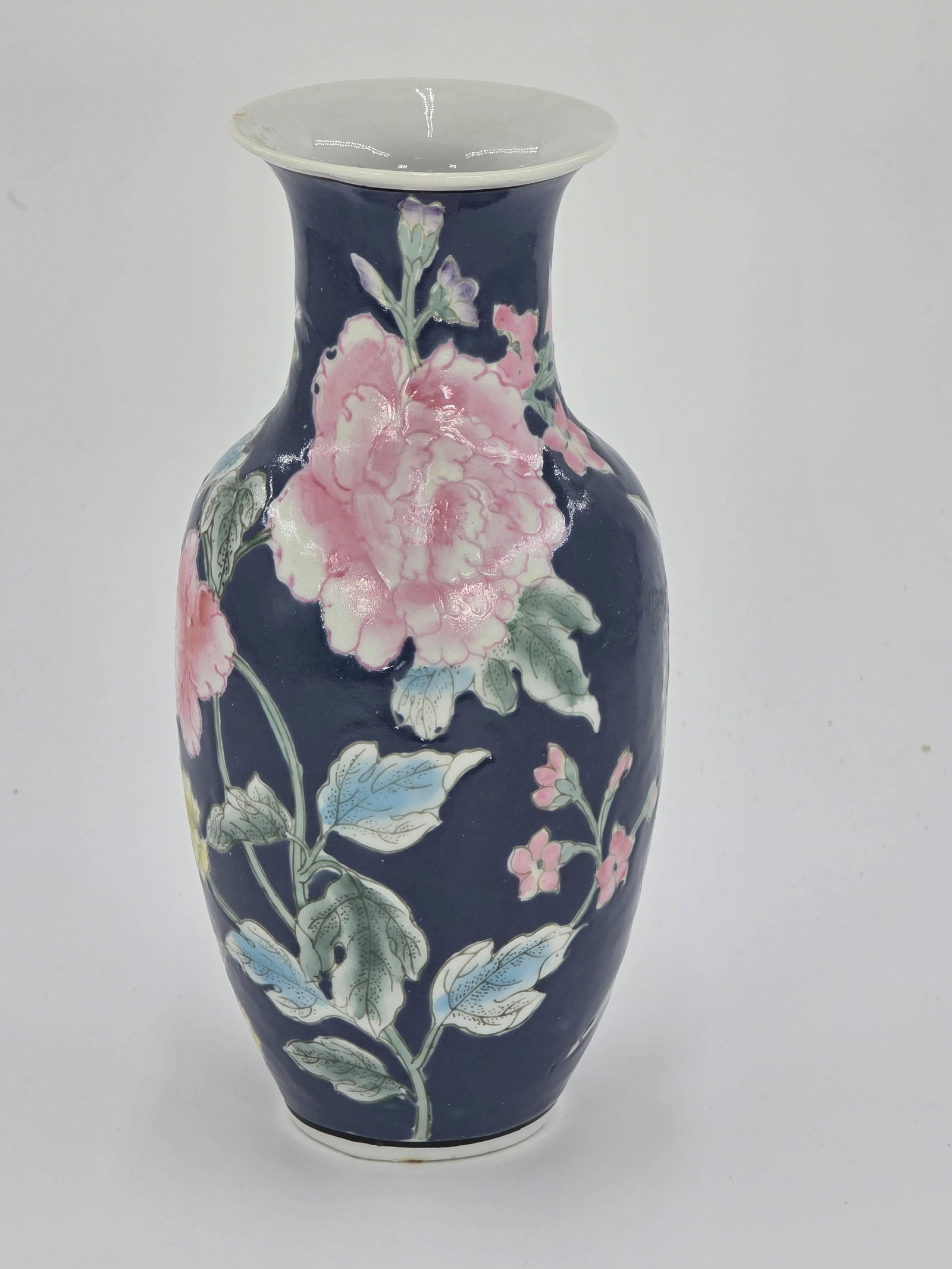 Chinese Porcelain Vase, INV. 1082 (1 of 5)