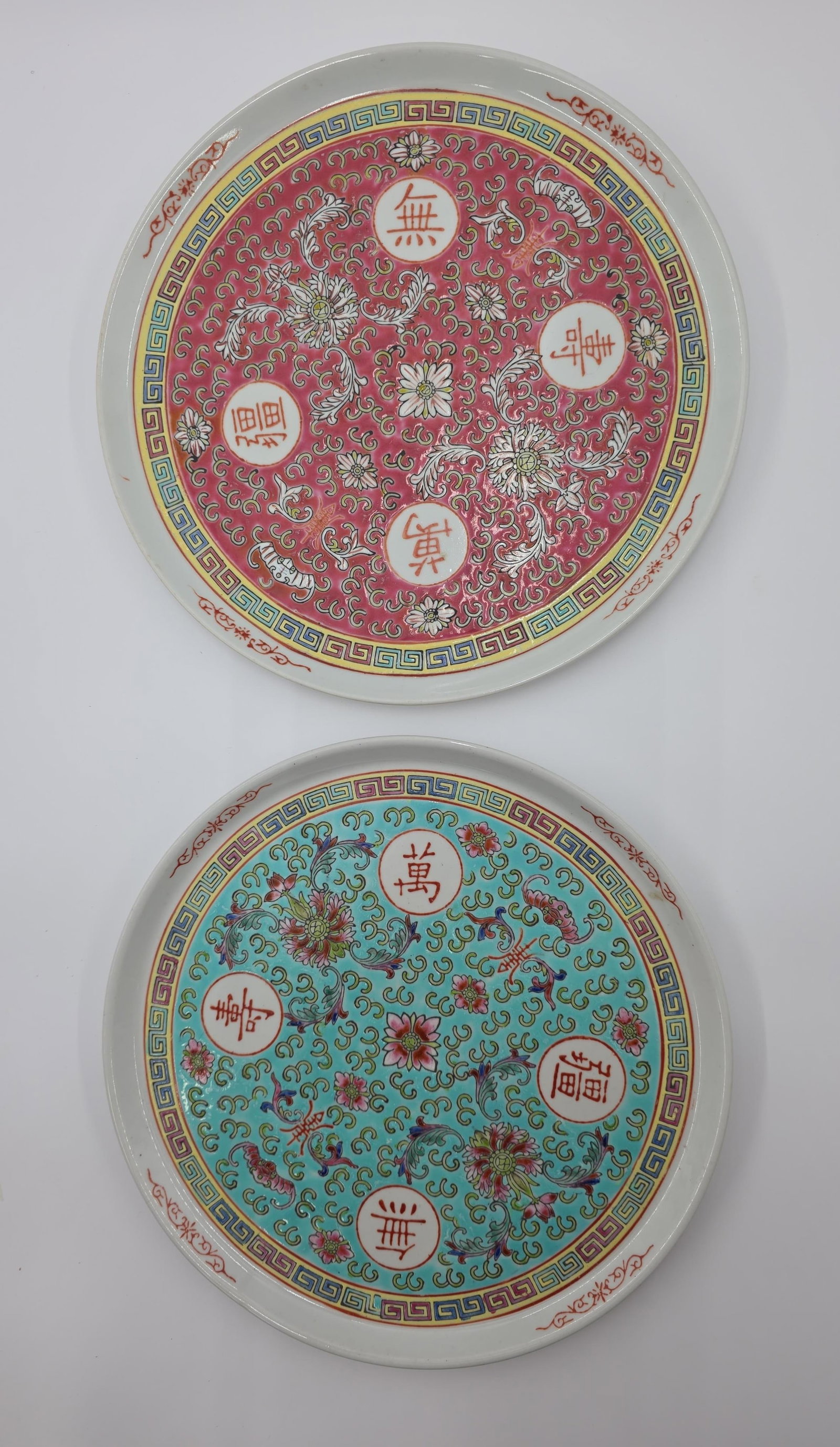 Pair of Chinese Famille Rose Mun Shou plates, INV. 1022 (1 of 2)