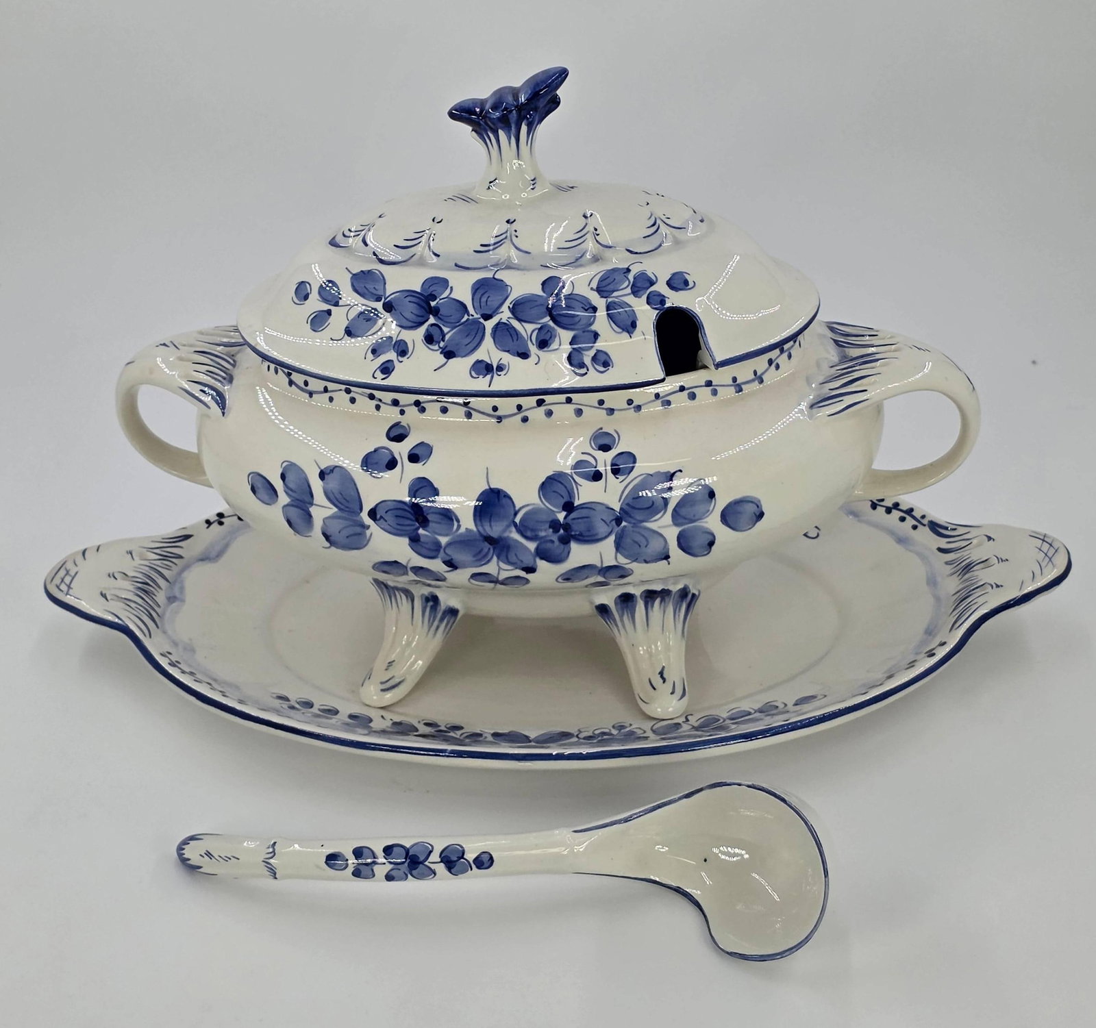 Pereiras Tureen, INV. 1042 (1 of 3)
