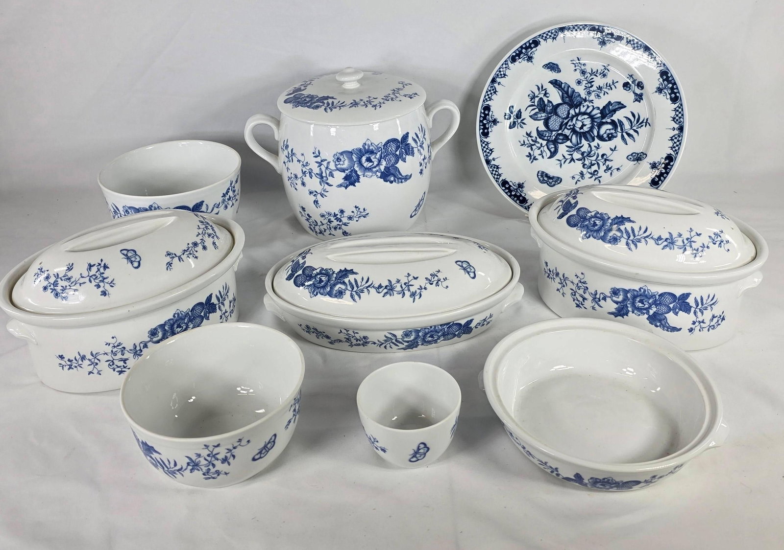 Royal Worcester Blue Sprays (White) Servingware, 13 pieces INV. 1171: Approx. dia. of plate 10 1/4". With marking.
