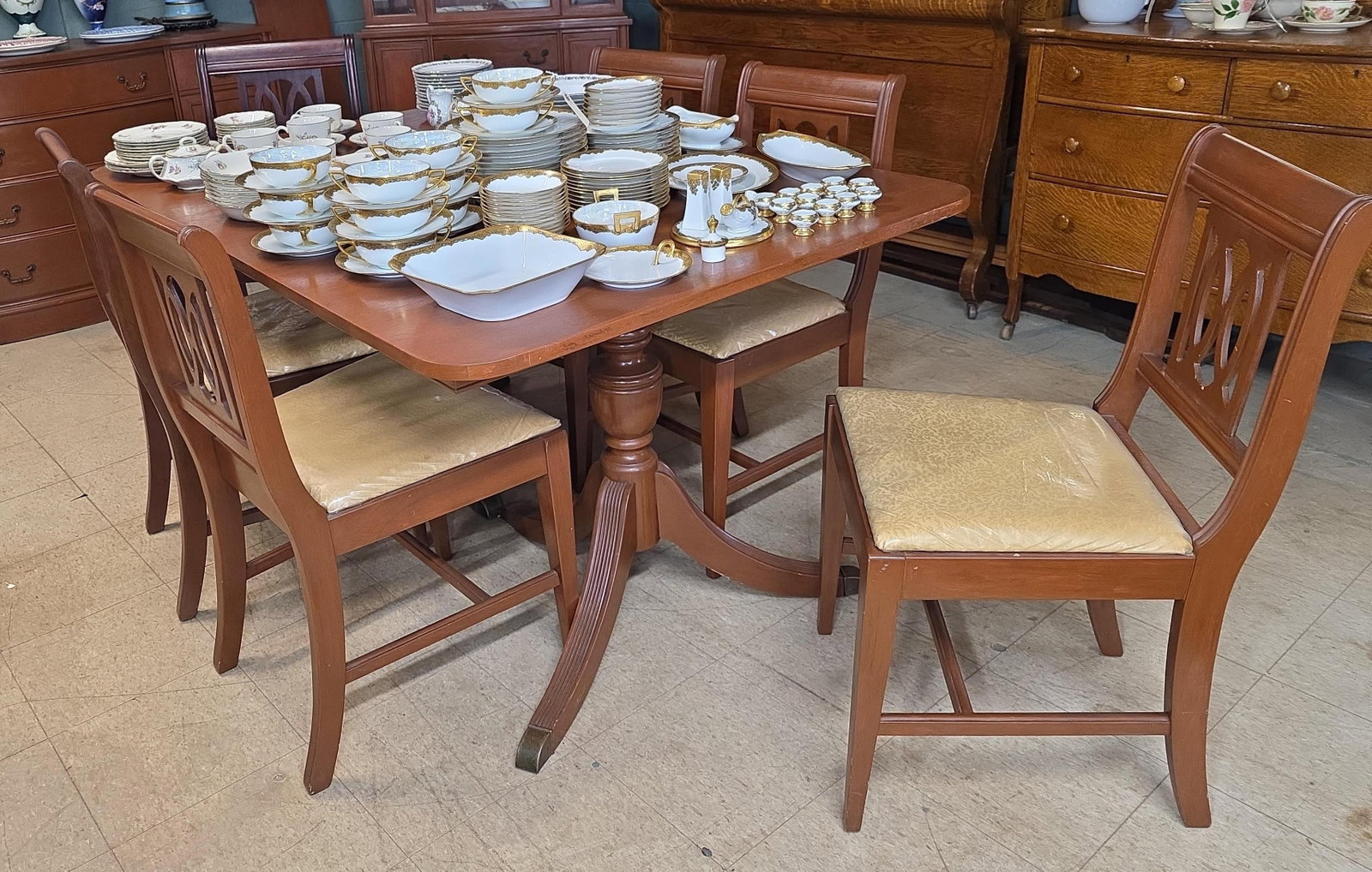 Mahogany Table, Double Pedestal, Six Chairs and One Leaf, INV. 3023 (1 of 6)