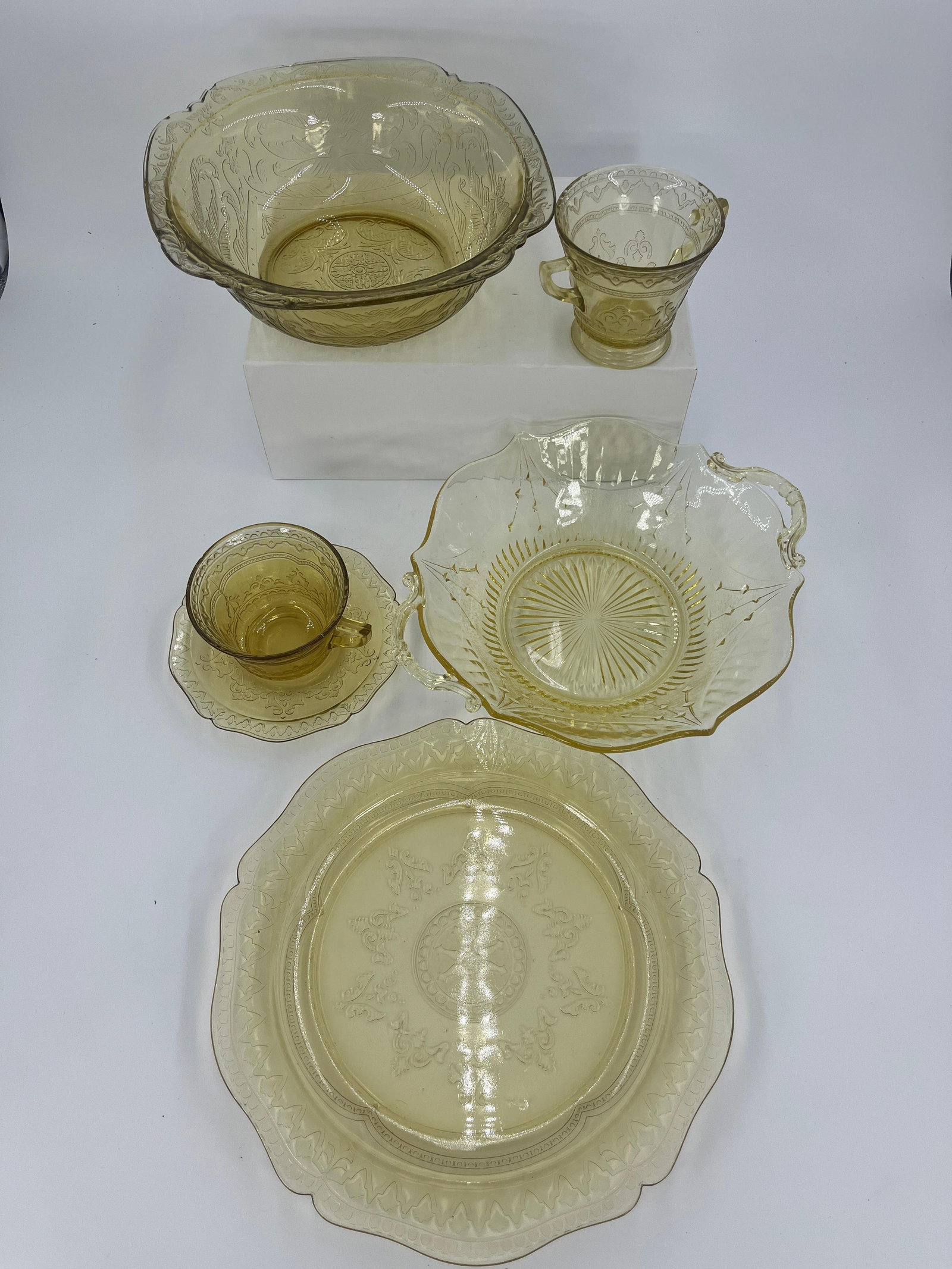 Yellow Depression Glassware incl. Federal Glass Company Patrician Spoke Pattern, Vintage, INV. 1135: Approx. dia. Patrician Spoke plate 11 1/8".