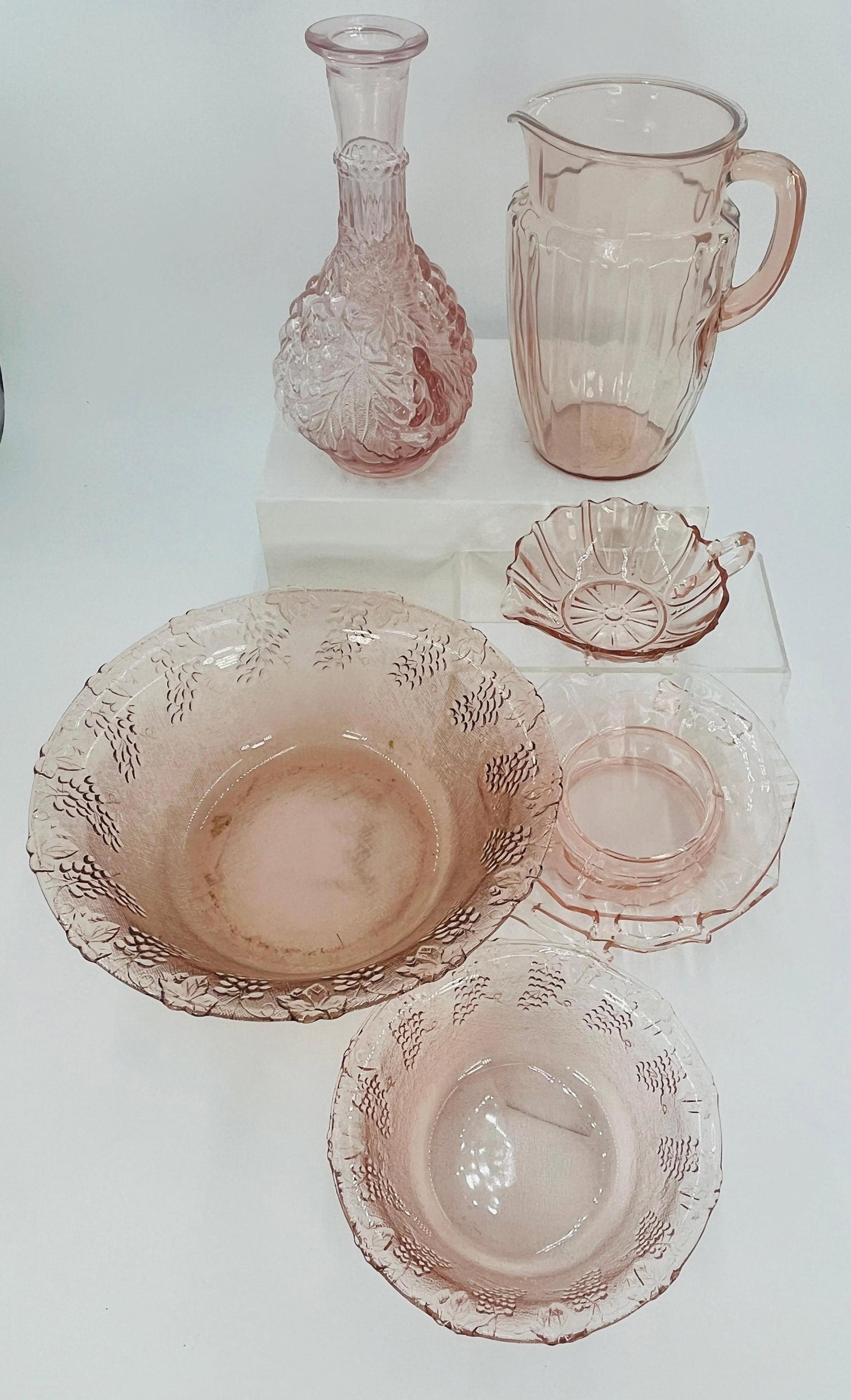 Pink Depression Glassware incl. Kig Bowls, Vintage, INV. 1134: Approx. dia. of largest Kig bowl 11", height of pitcher 8 1/4".