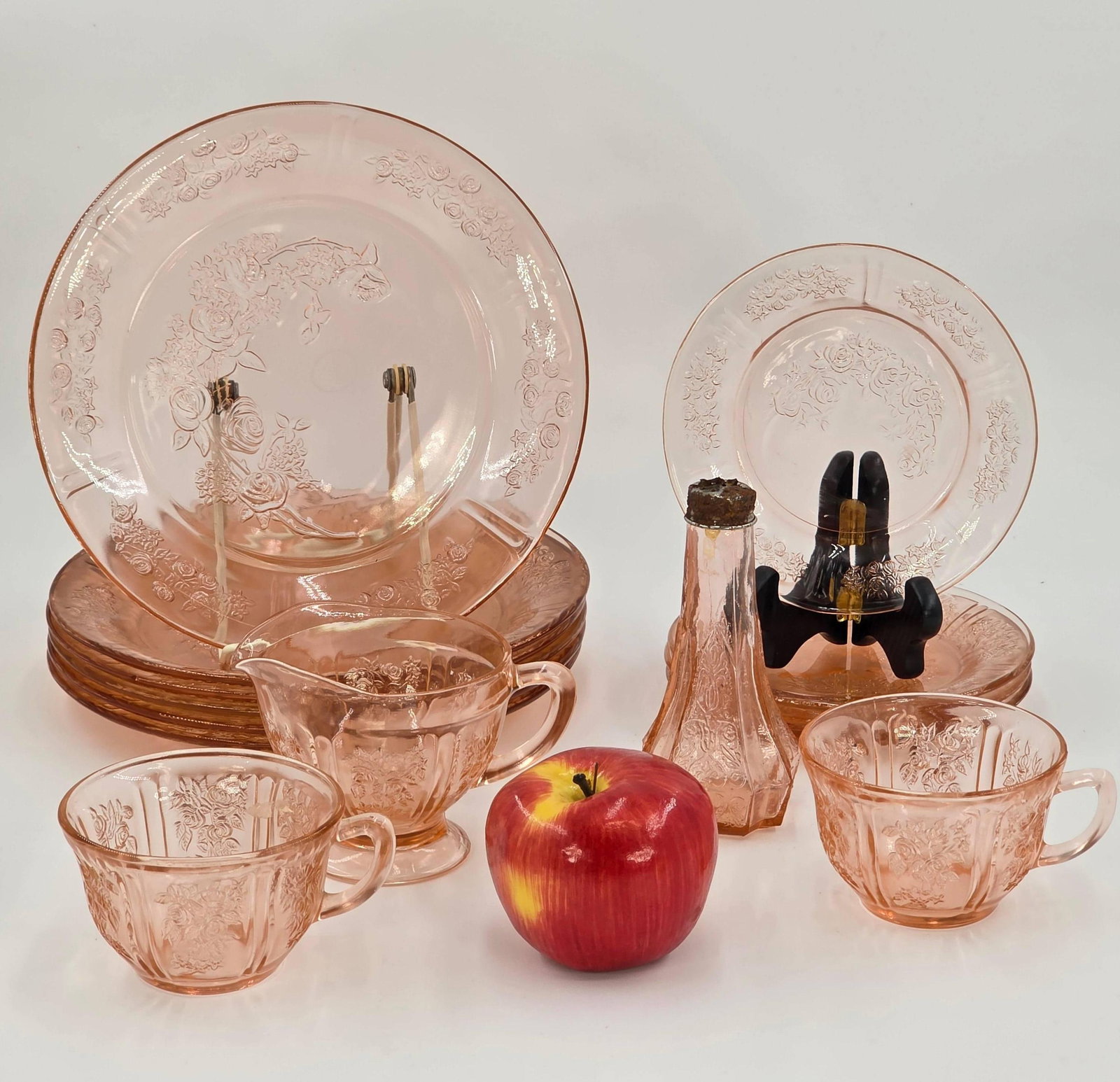 Federal Glass Sharon Cabbage Rose Pink Depression Glass Vintage Group, INV. 1203: Approx. width of largest plate 9 1/8".