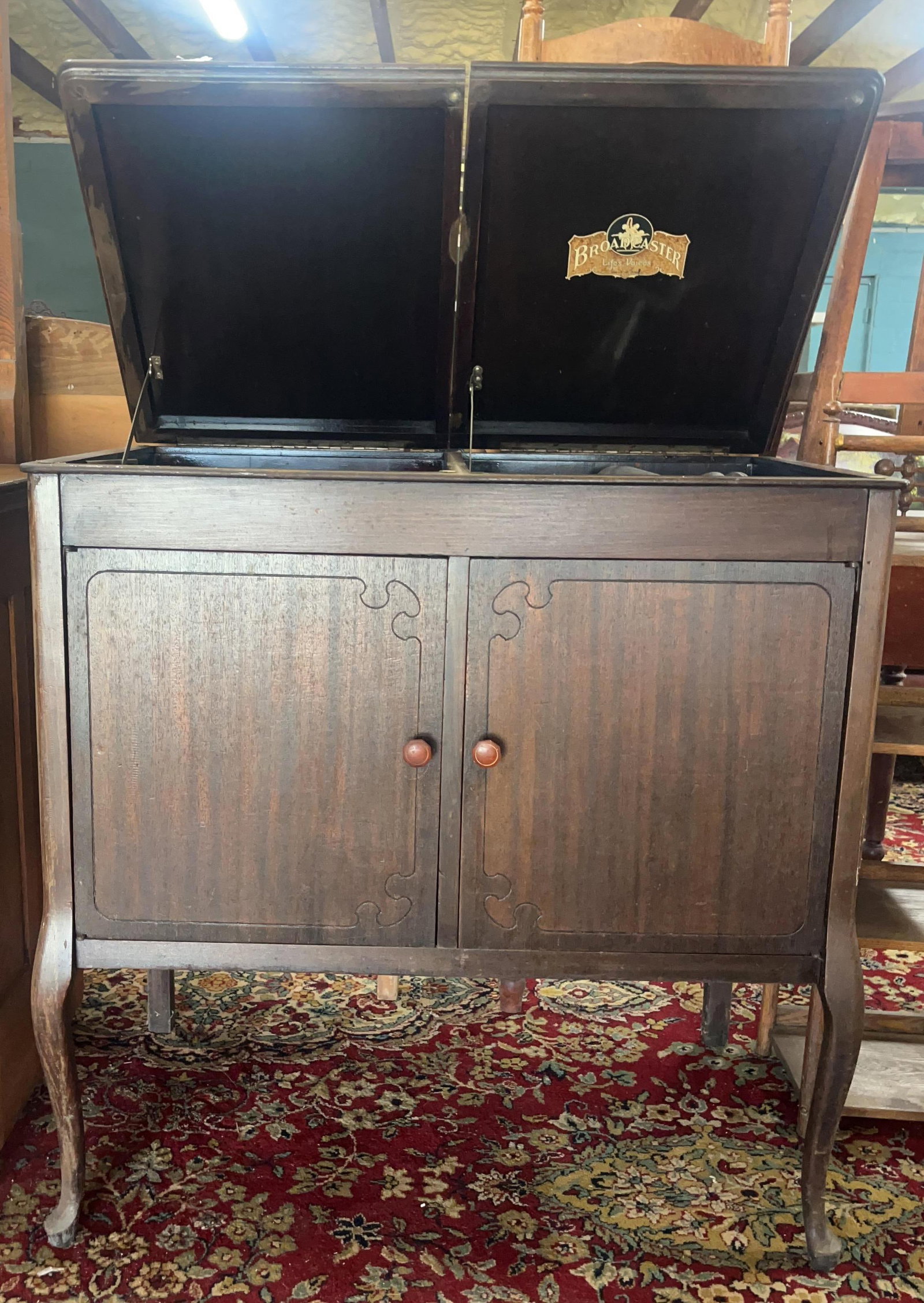 Victor Vitrona with Broadcaster Record Player, INV. 3045: Approx. 34.5 x 33.5 x 20.5 inches
