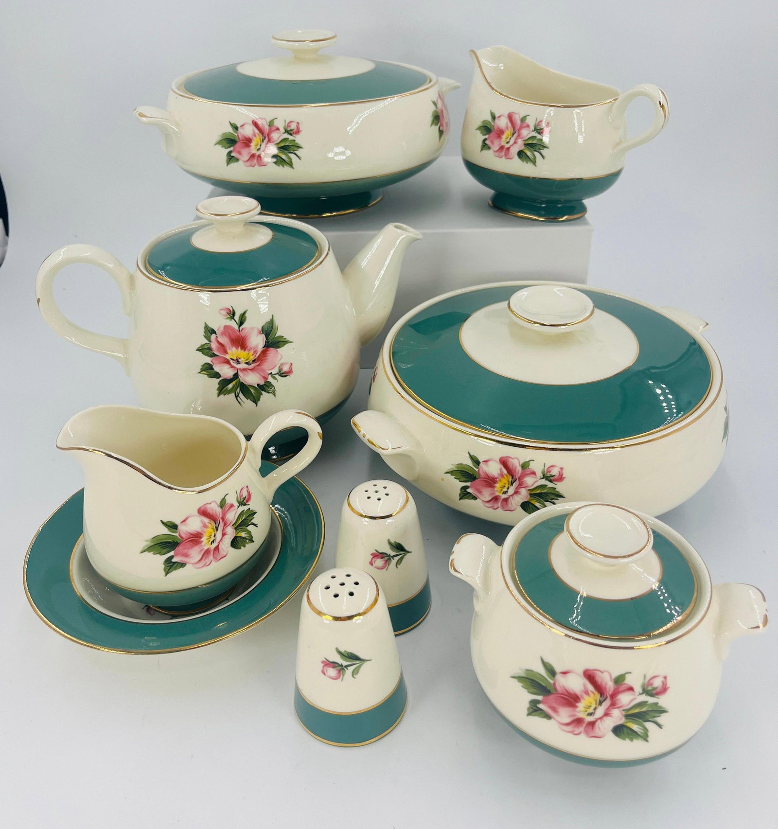 Homer Laughlin Empire Green Grouping, 13 pieces, INV. 1139: Approx. height of tea pot 6 1/2" to top of lid.