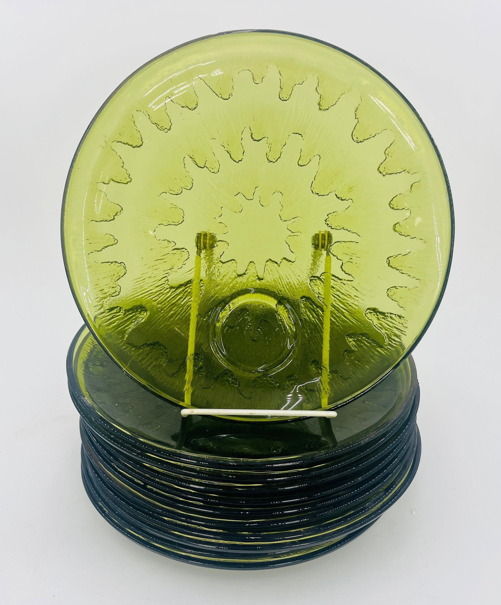 Indiana Glass Sunburst Snack Plates, 11 pieces, INV. 1256: Approx. dia. 9 1/4".