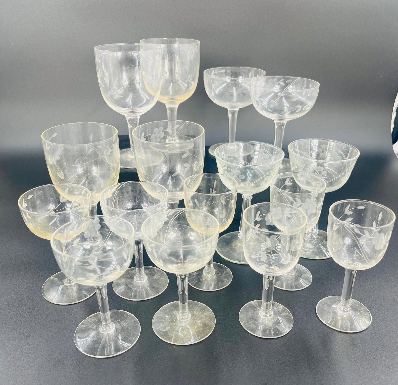 Princess House Heritage and Similar Pattern Assorted Glassware, 16 pieces, INV. 1141: Approx. height tallest glass 5 1/2", height of shortest glass 4 1/8".