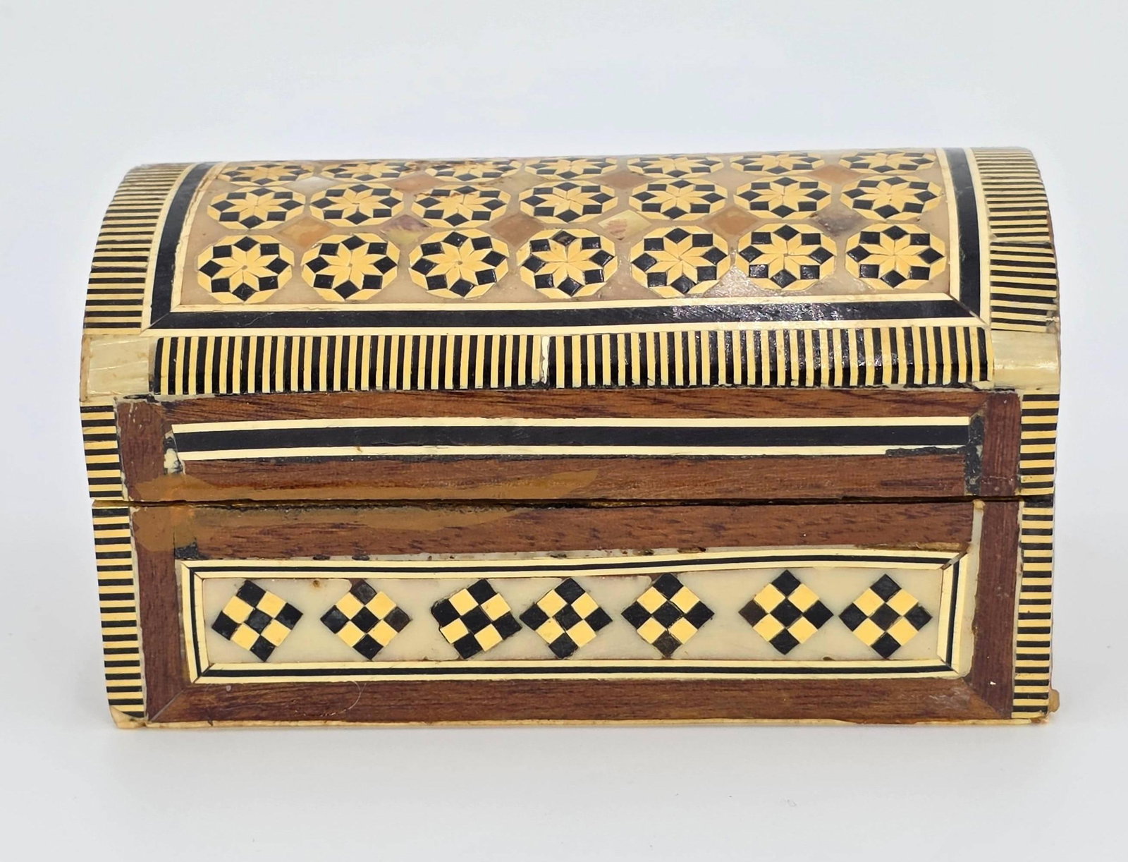Vintage Egyptian Trinket or Jewelry Box, INV. 657: 2.75 x 5.25 x 3.25 inches