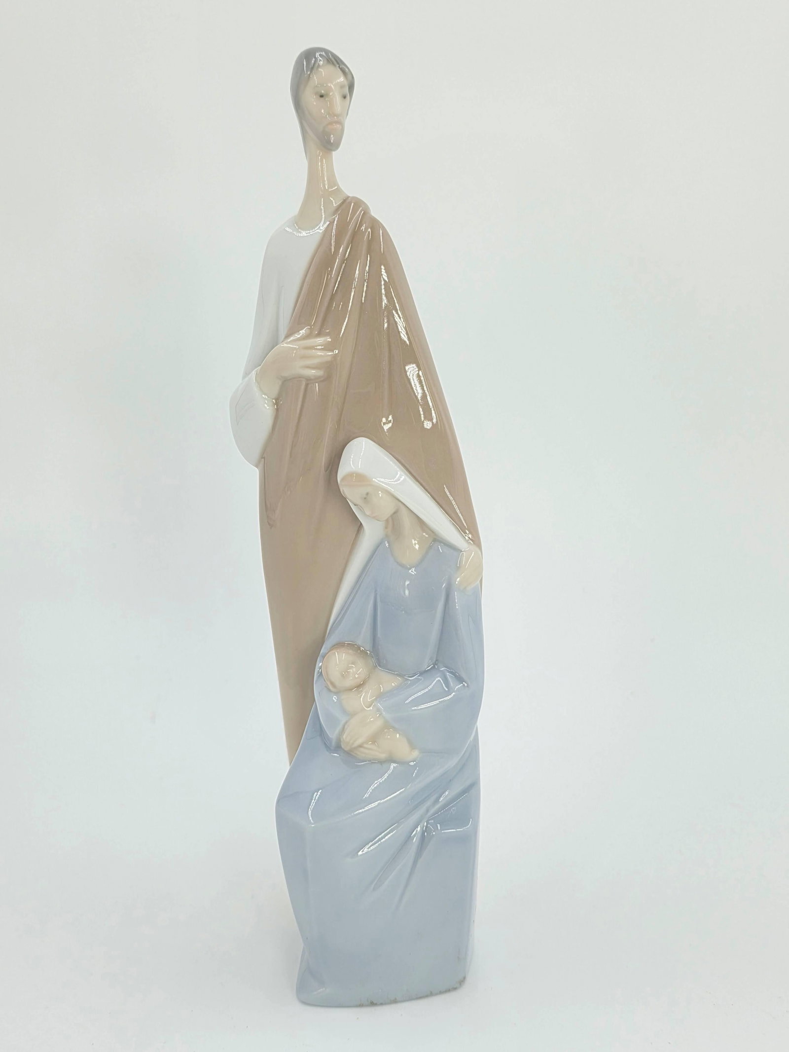 Spanish Lladro Nativity / Holy Family Figurine, INV. 86: With marking. 9 x 2.75 x 2.75 inches