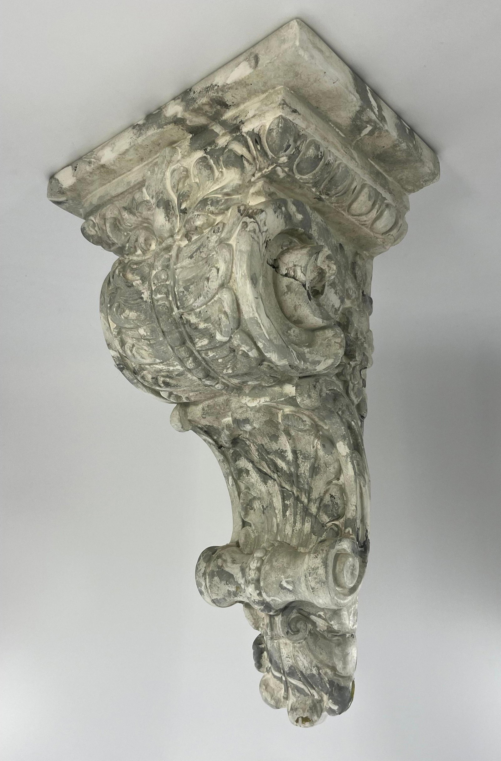 Vintage Neoclassical Cast Stone Corbal: Approx. 17.5 x 11 x 7.5 inches
