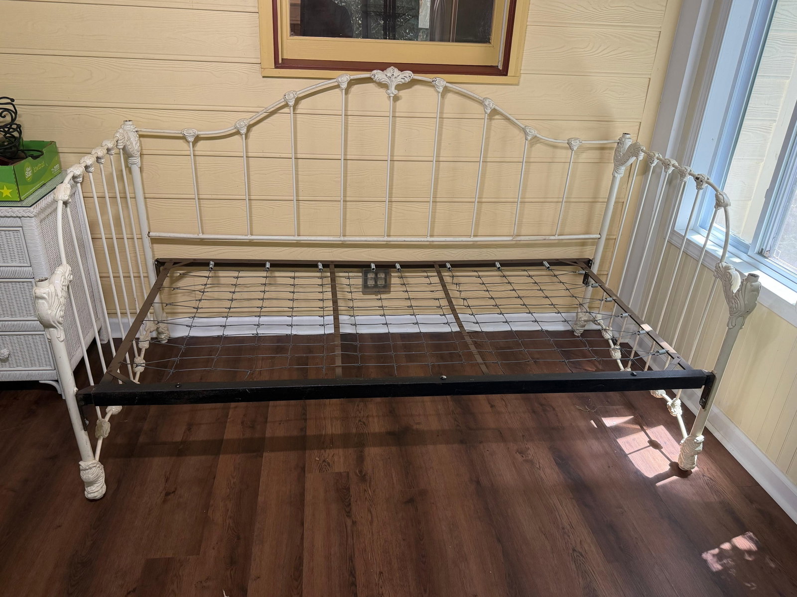 Vintage Metal Twins Size Daybed, INV. 5: Approx. 47 x 80 x 39 inches