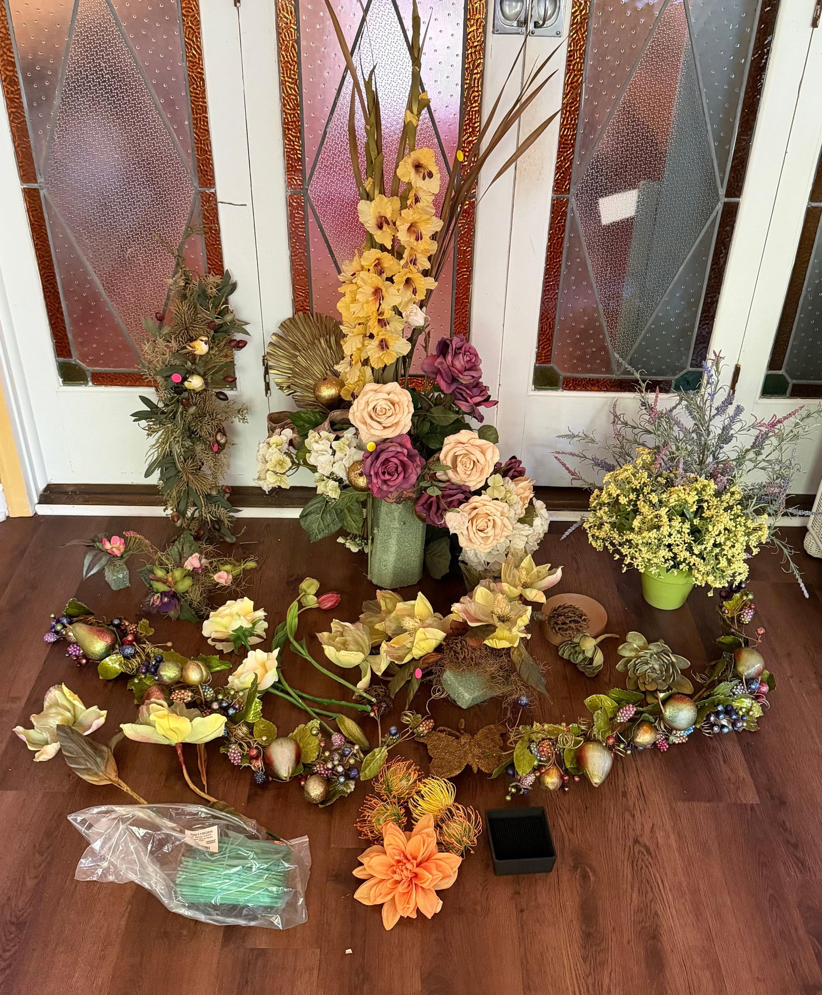 Assorted Floral Decor, INV. 2010: .