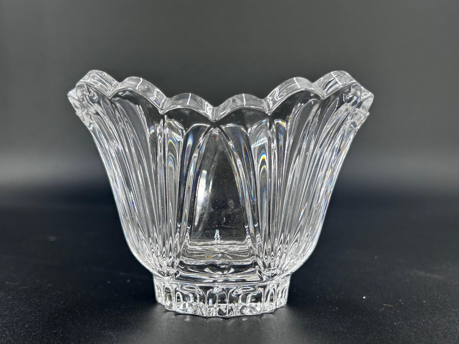 Vintage glass dish. inv 588: Approx. 3.125 x 4.625 x 4.625 inches.