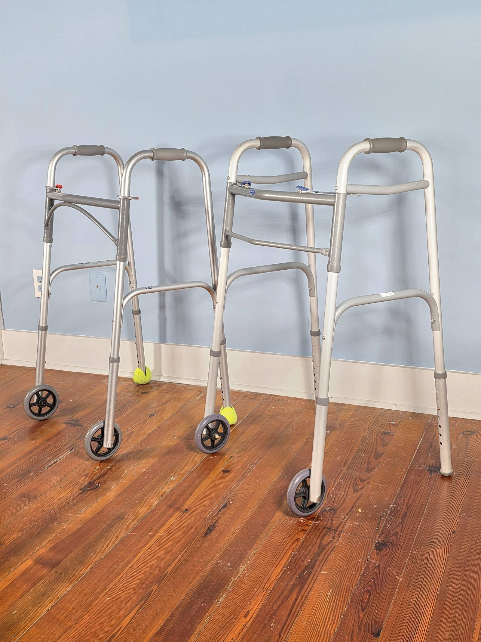 2 Walkers, INV. 844,845 - 2
