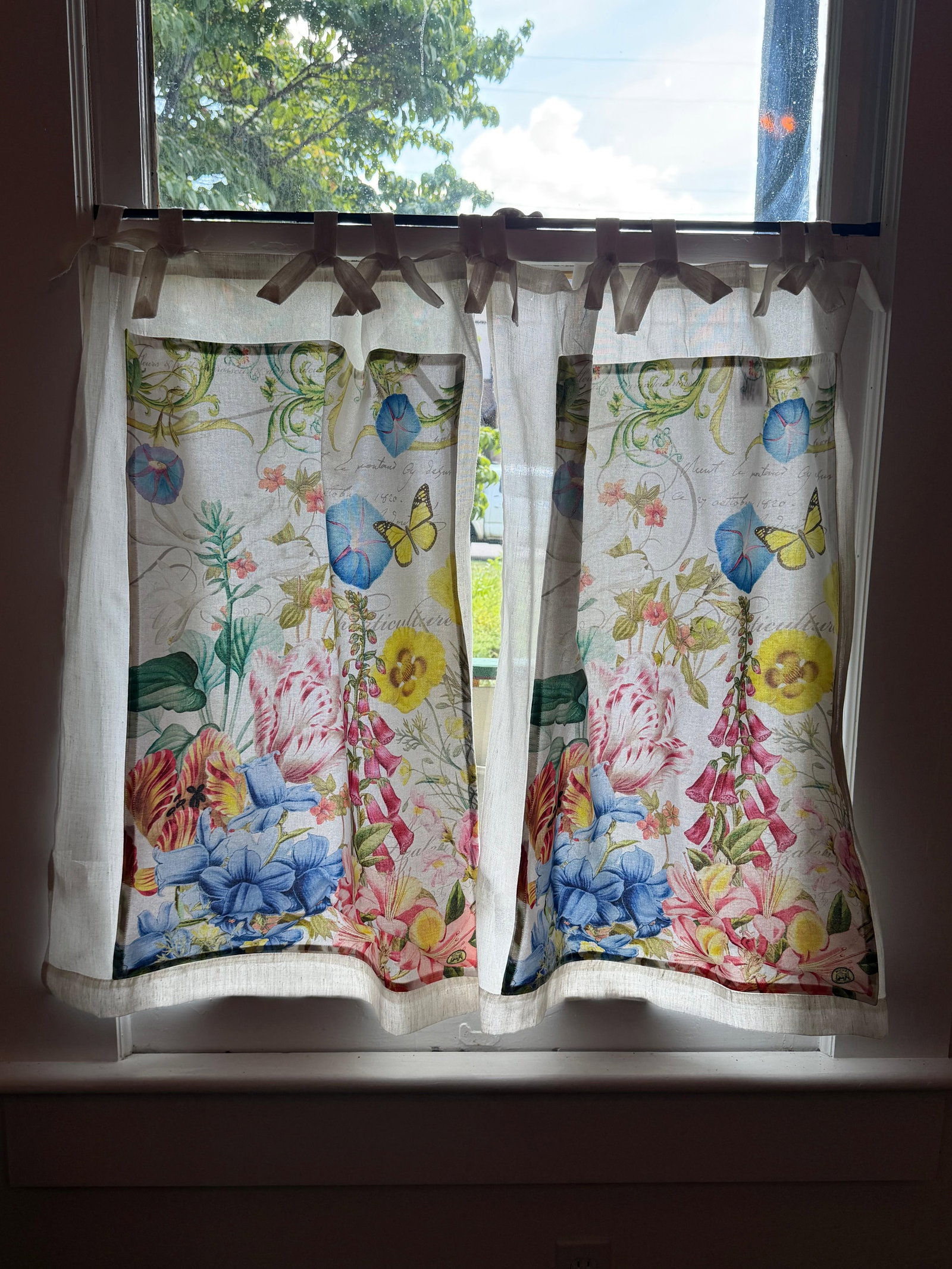 8 Panels of Curtains, Flower and Butterfly Design, with 4 push rods, INV. 814 (1 of 2)