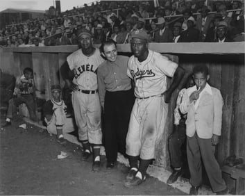 Ernest C. Withers: Ernie Banks, Larry Doby, Matt Brescia (agent) and Jackie Robinson at Martin?s