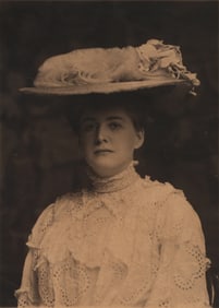Walter E. Histed: Woman in hat