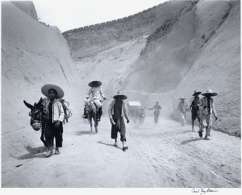 Carl Mydans: Highway, Yellow River Fort, China