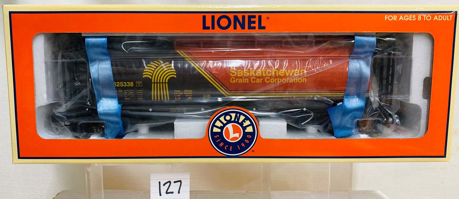 Lionel 17189 Saskatchewan Grain Cylindrical Hopper with Original Box: Lionel 17189 Saskatchewan Grain Cylindrical Hopper with Original Box, C10