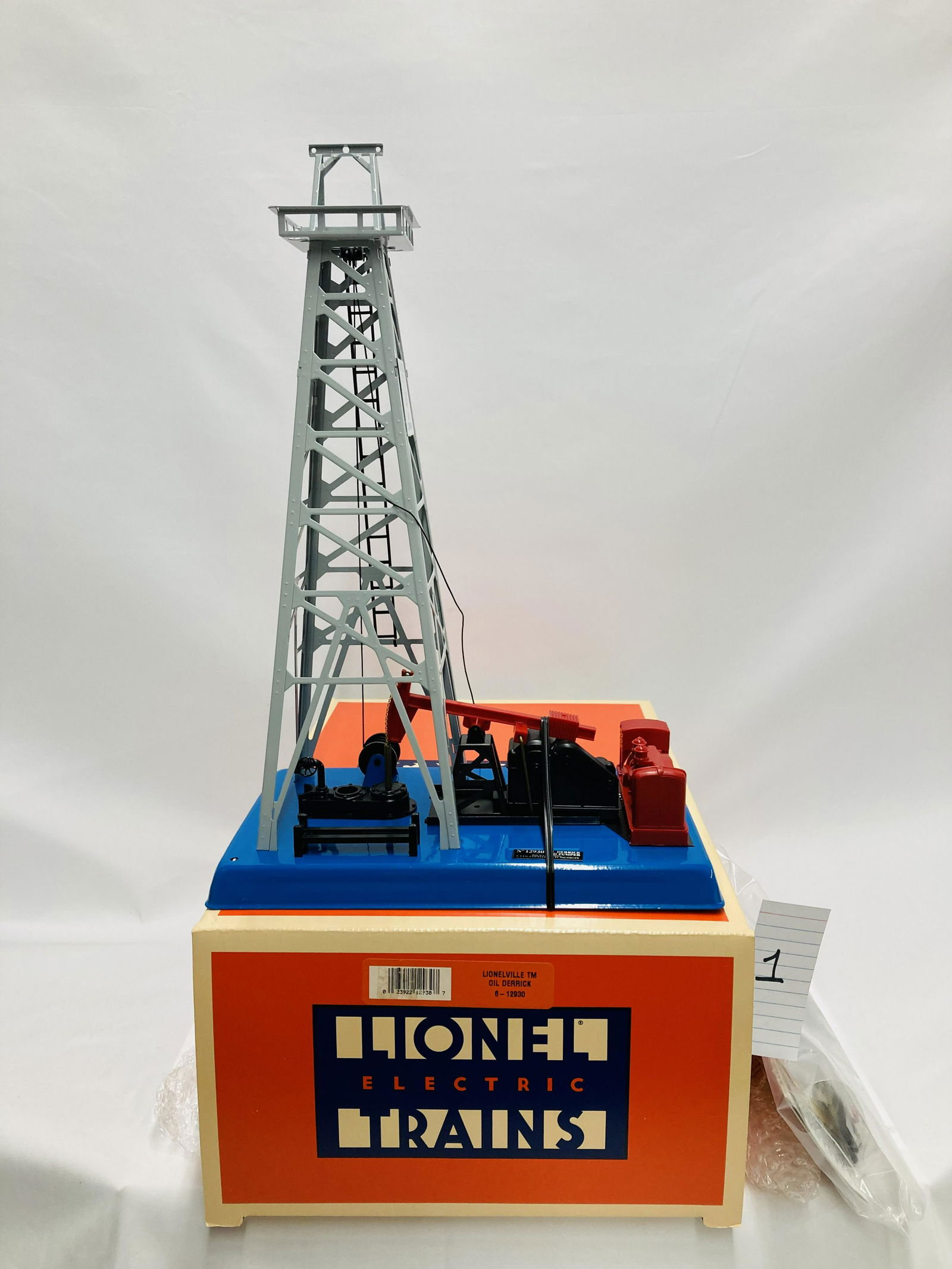Lionel 12930 Lionelville Operating Oil Derrick w/ OB (1 of 3)