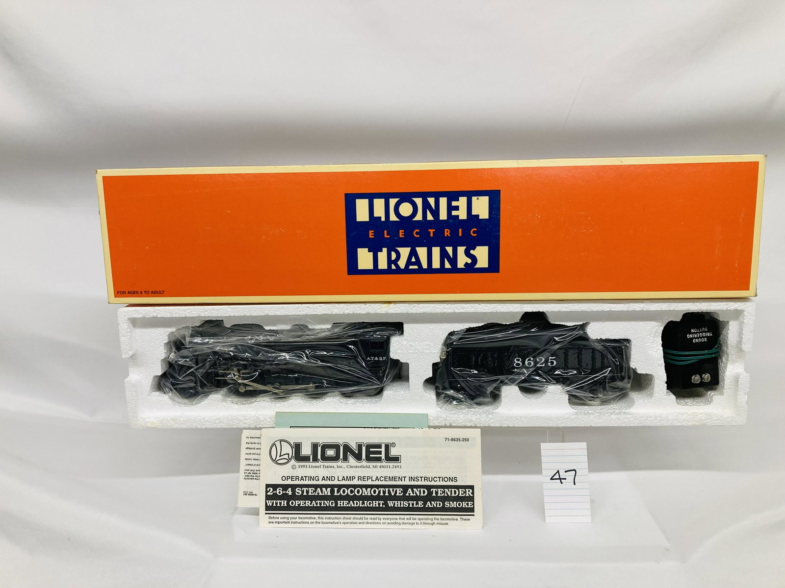 Lionel 18635 Santa Fe 2-6-4 Steam Locomotive & Tender w/ OB: Lionel 18635 Santa Fe 2-6-4 Steam Locomotive & Tender w/ OB, C10