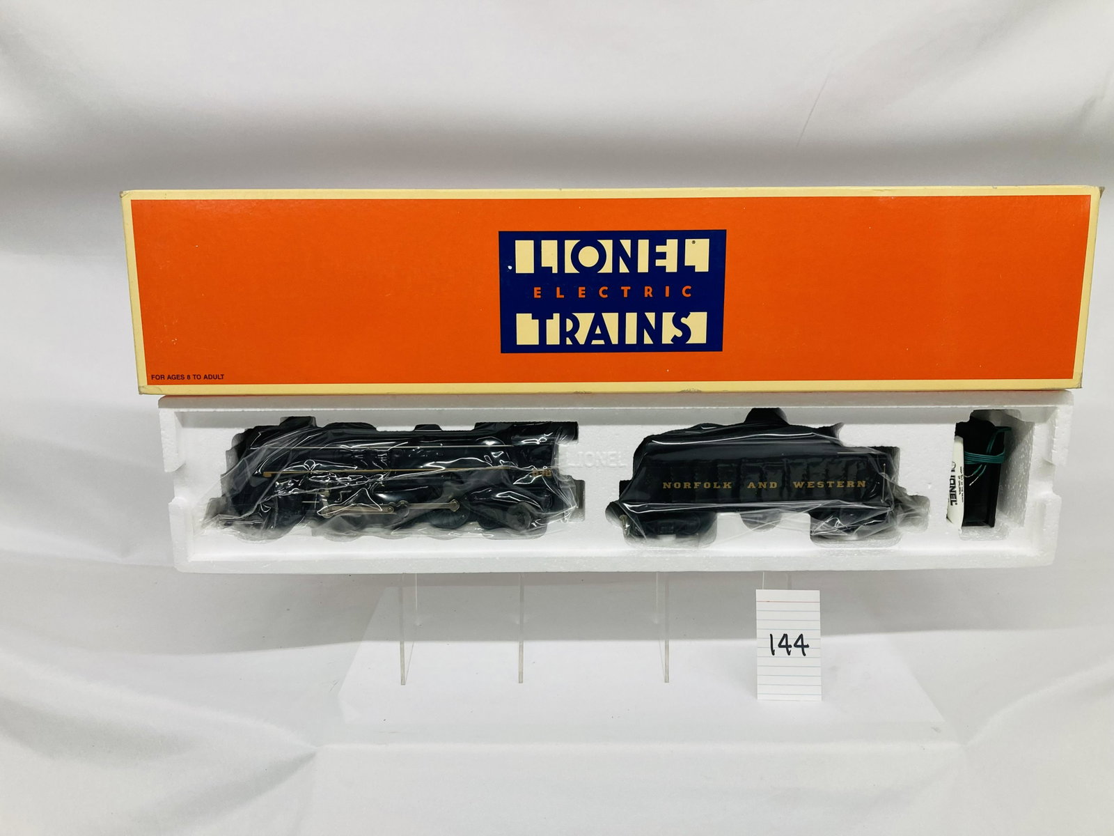 Lionel 18638 Norfolk & Western 2-8-4 Steam Locomotive and Tender w/ OB: Lionel 18638 Norfolk & Western 2-8-4 Steam Locomotive and Tender w/ OB, C10